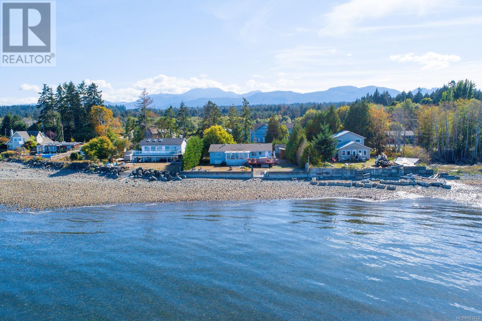 5545 Island Hwy, Qualicum Beach, British Columbia