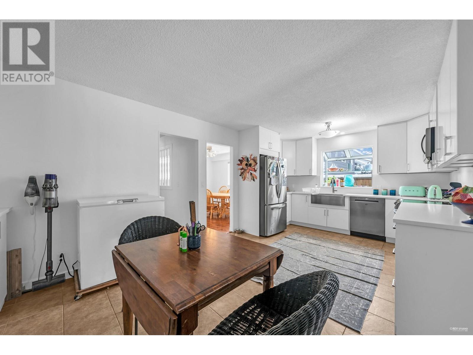 764 E 16th Street, North Vancouver, British Columbia  V7L 2V1 - Photo 6 - R2965295