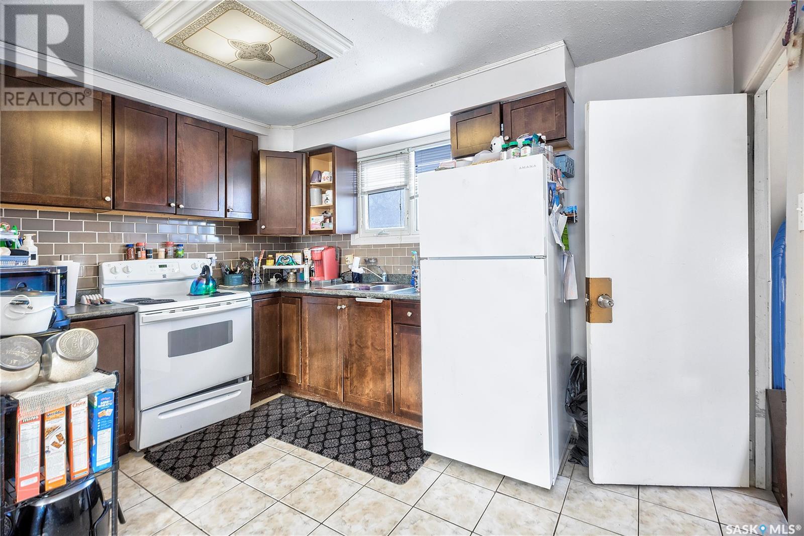 Property at 472 19th STREET E image 4