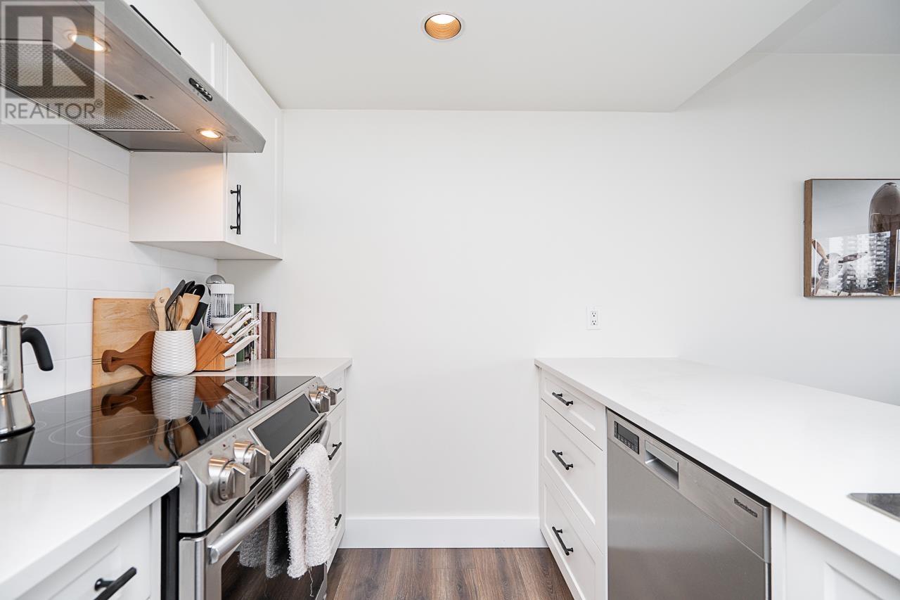 Listing Picture 6 of 40 : 710 1060 ALBERNI STREET, Vancouver / 溫哥華 - 魯藝地產 Yvonne Lu Group - MLS Medallion Club Member