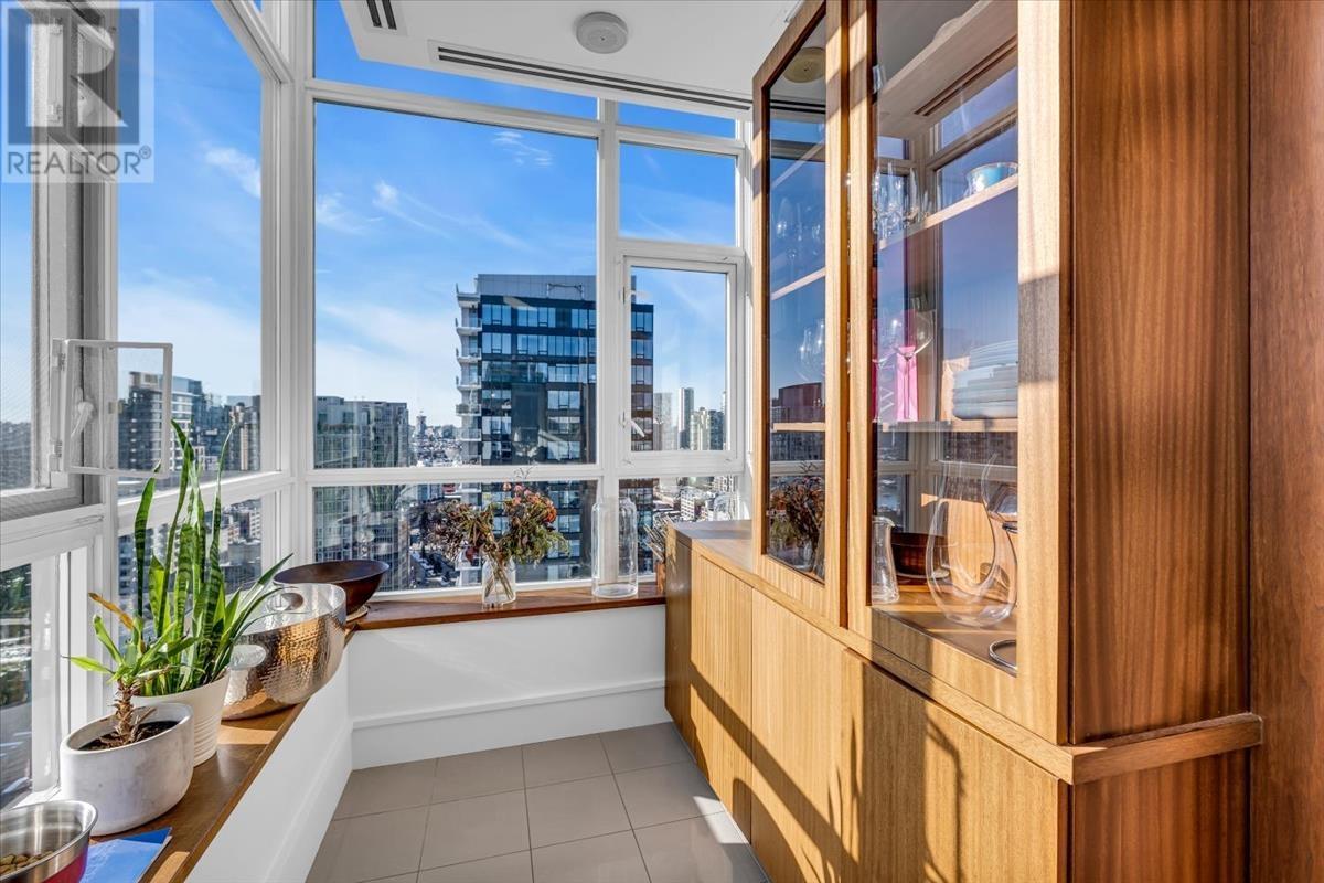 Listing Picture 10 of 34 : 2201 821 CAMBIE STREET, Vancouver / 溫哥華 - 魯藝地產 Yvonne Lu Group - MLS Medallion Club Member