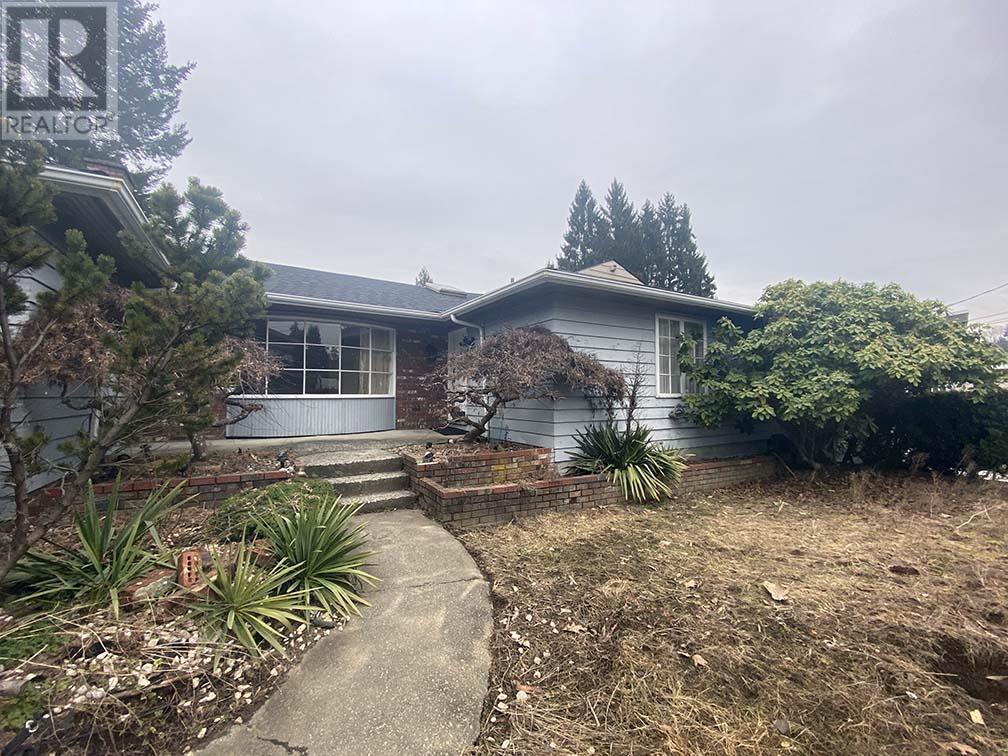 747 Egmont Avenue, Coquitlam, British Columbia  V3J 4J7 - Photo 1 - R2966344