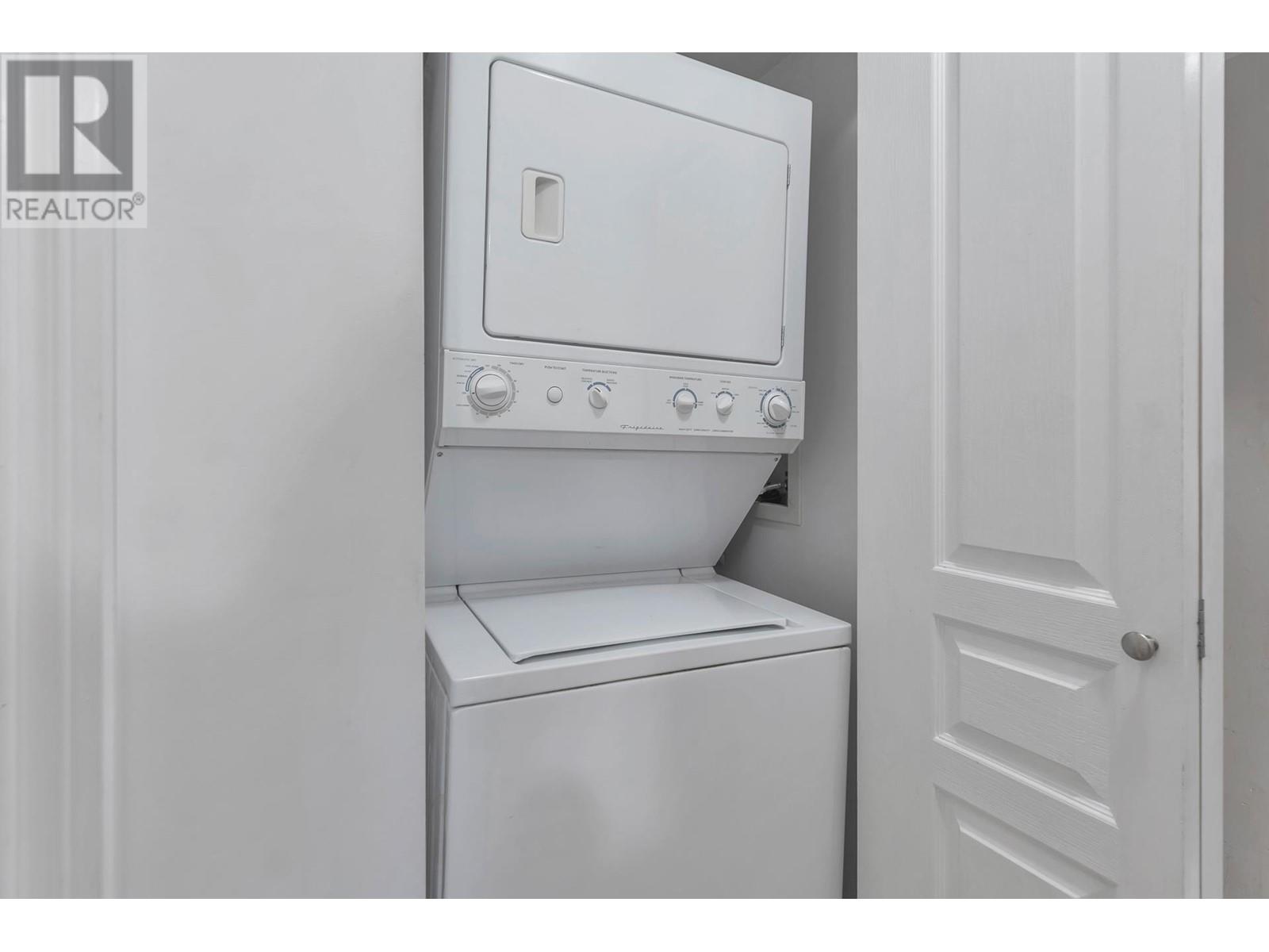 Listing Picture 19 of 22 : 307 2015 TRAFALGAR STREET, Vancouver / 溫哥華 - 魯藝地產 Yvonne Lu Group - MLS Medallion Club Member