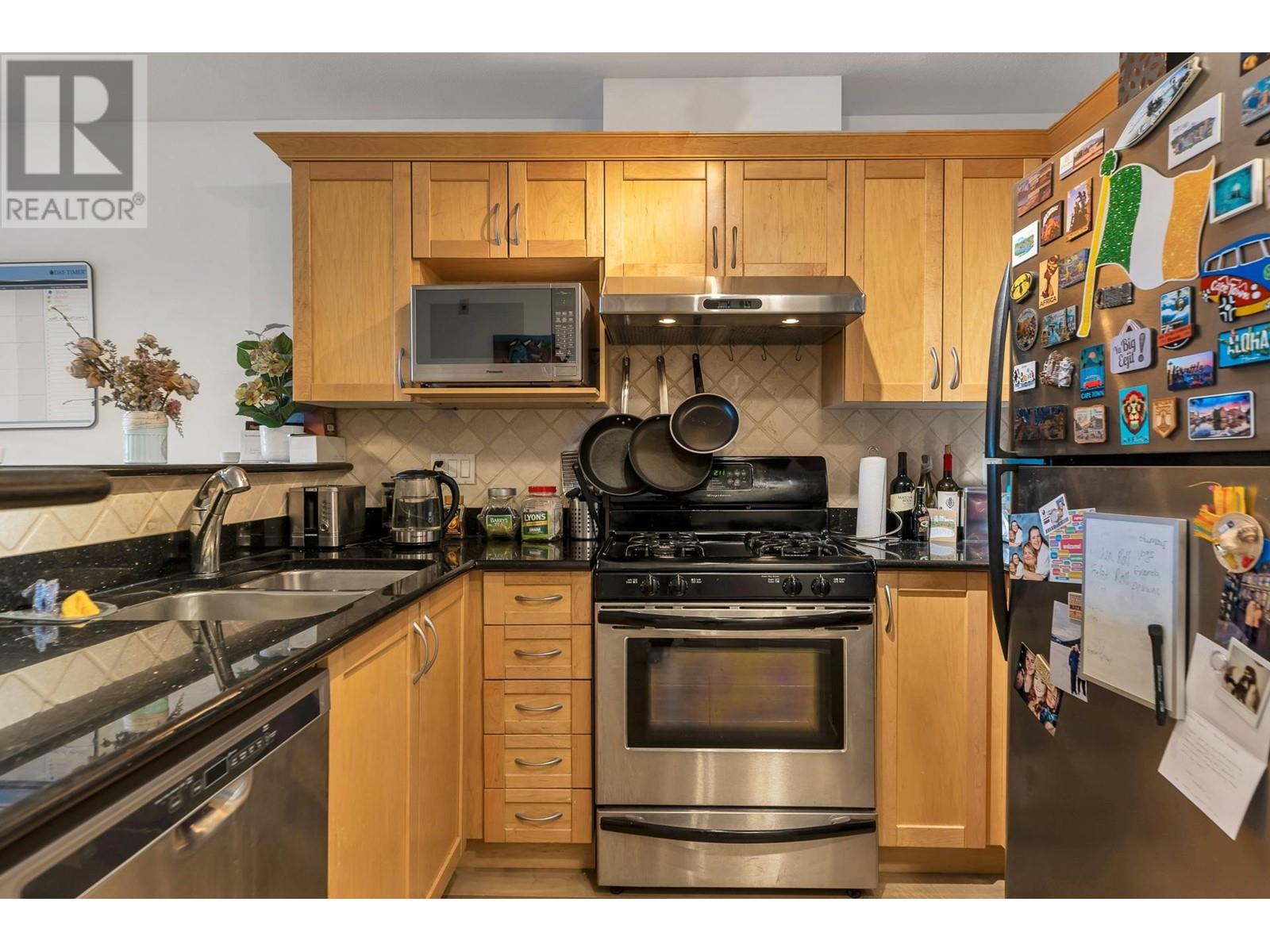 Listing Picture 11 of 22 : 307 2015 TRAFALGAR STREET, Vancouver / 溫哥華 - 魯藝地產 Yvonne Lu Group - MLS Medallion Club Member