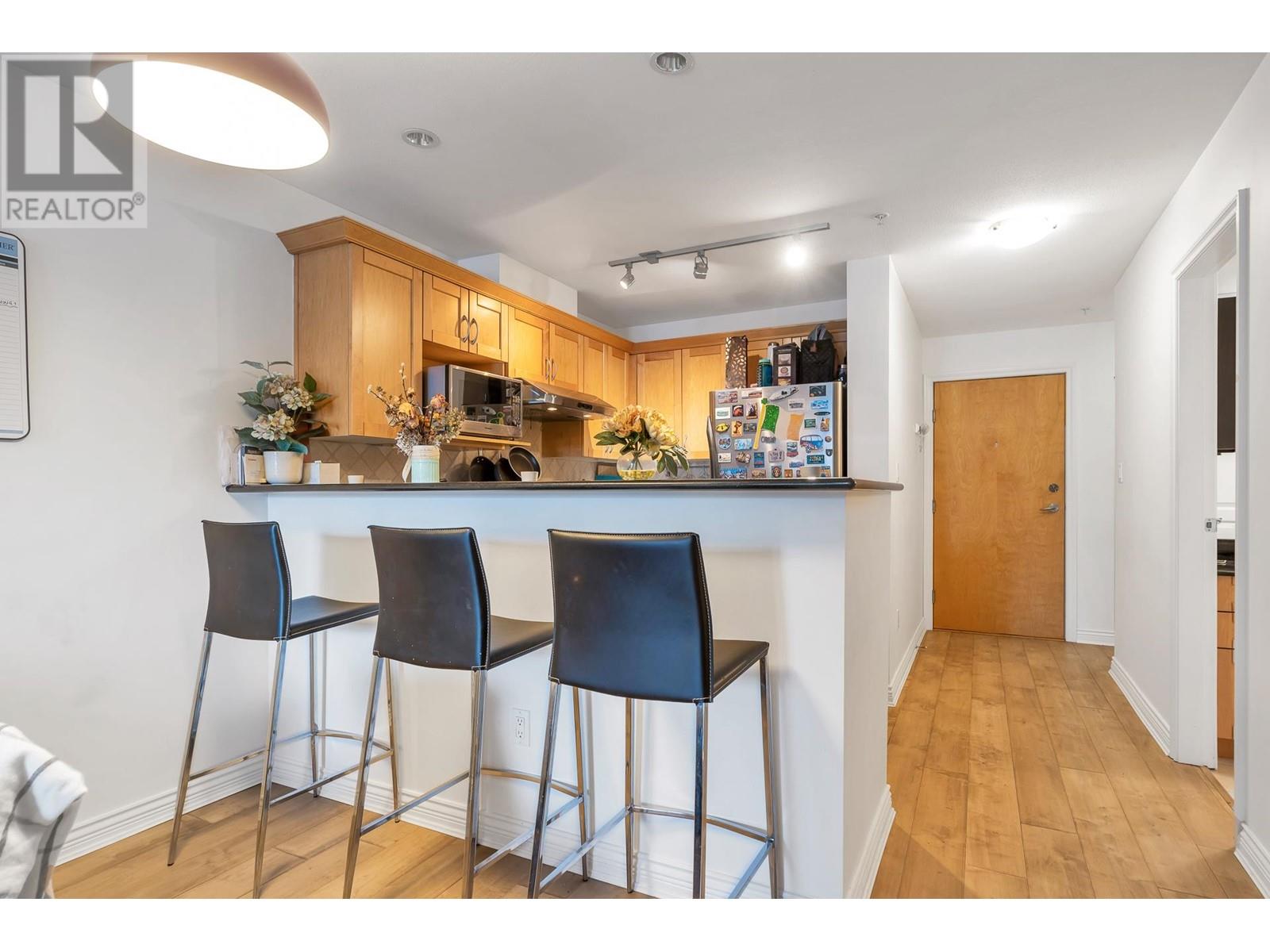 Listing Picture 7 of 22 : 307 2015 TRAFALGAR STREET, Vancouver / 溫哥華 - 魯藝地產 Yvonne Lu Group - MLS Medallion Club Member