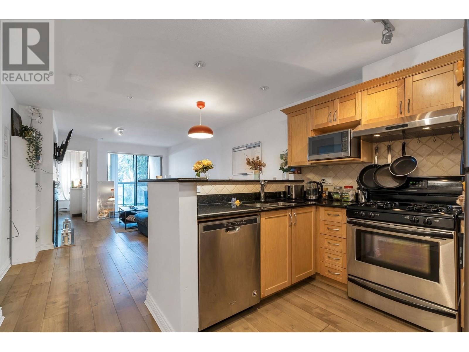 Listing Picture 9 of 22 : 307 2015 TRAFALGAR STREET, Vancouver / 溫哥華 - 魯藝地產 Yvonne Lu Group - MLS Medallion Club Member