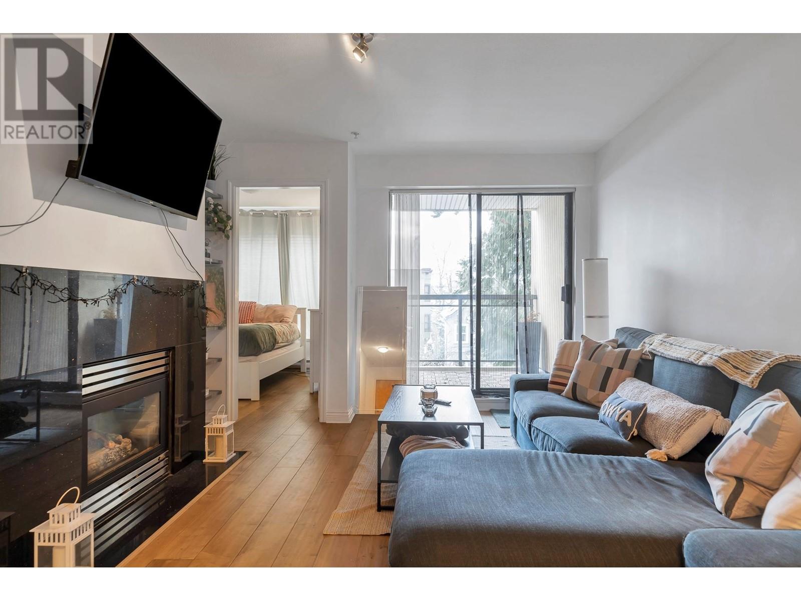 Listing Picture 4 of 22 : 307 2015 TRAFALGAR STREET, Vancouver / 溫哥華 - 魯藝地產 Yvonne Lu Group - MLS Medallion Club Member