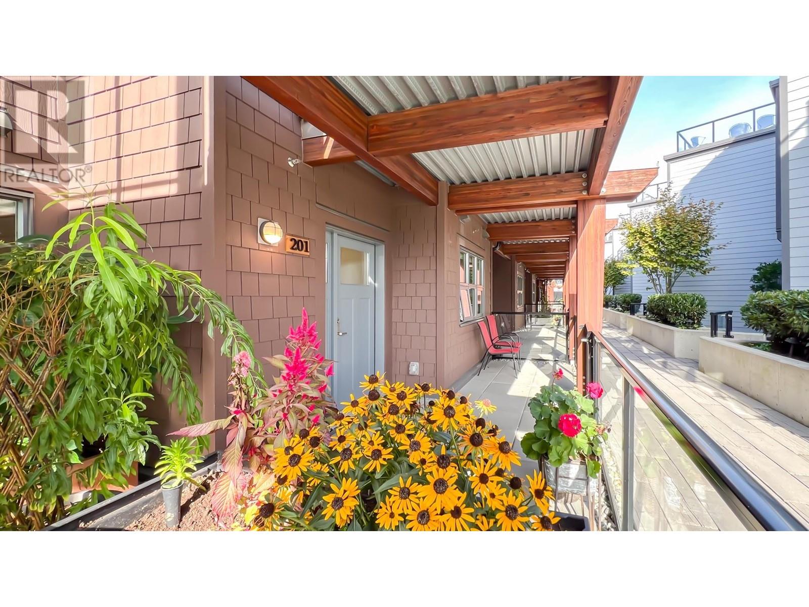 Listing Picture 2 of 32 : 201 12088 3RD AVENUE, Richmond / 烈治文 - 魯藝地產 Yvonne Lu Group - MLS Medallion Club Member