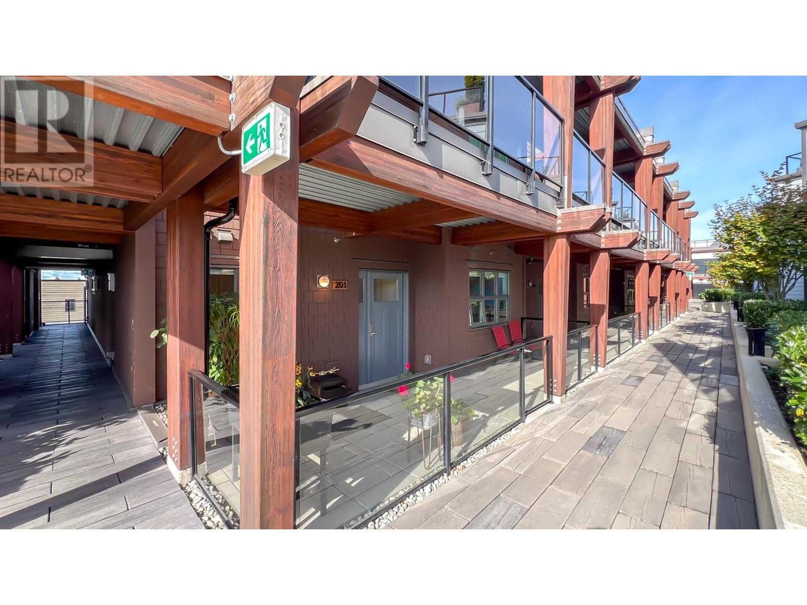 Listing Picture 3 of 32 : 201 12088 3RD AVENUE, Richmond / 烈治文 - 魯藝地產 Yvonne Lu Group - MLS Medallion Club Member