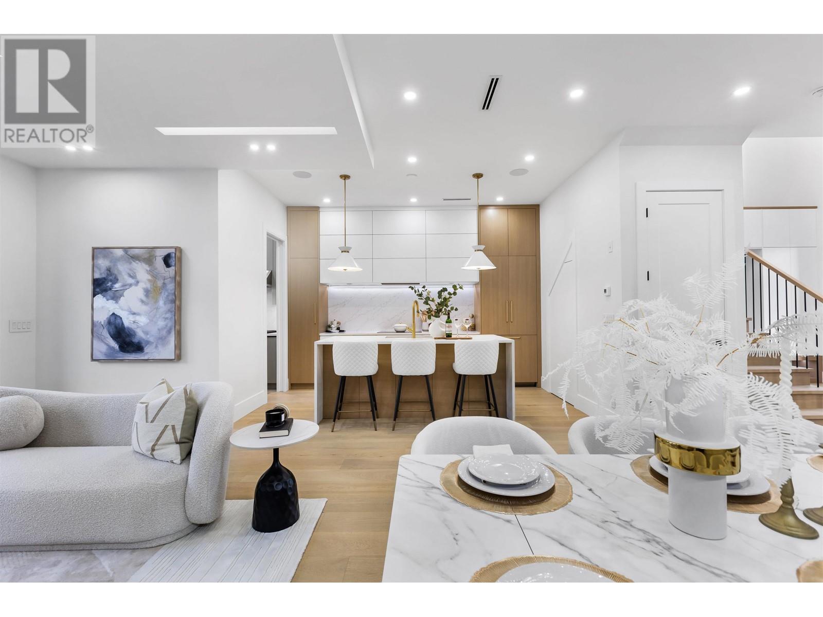 Listing Picture 10 of 35 : 4967 GEORGIA STREET, Burnaby / 本拿比 - 魯藝地產 Yvonne Lu Group - MLS Medallion Club Member