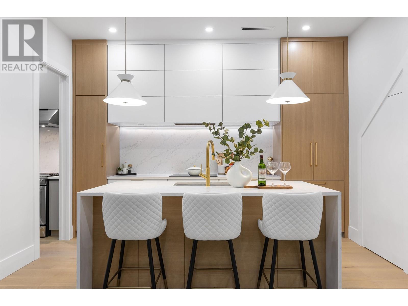 Listing Picture 11 of 35 : 4967 GEORGIA STREET, Burnaby / 本拿比 - 魯藝地產 Yvonne Lu Group - MLS Medallion Club Member