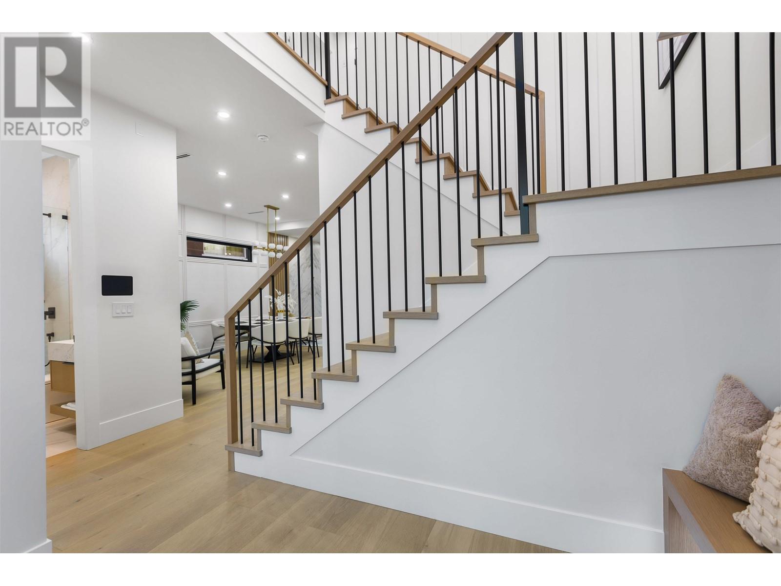 Listing Picture 19 of 35 : 4967 GEORGIA STREET, Burnaby / 本拿比 - 魯藝地產 Yvonne Lu Group - MLS Medallion Club Member