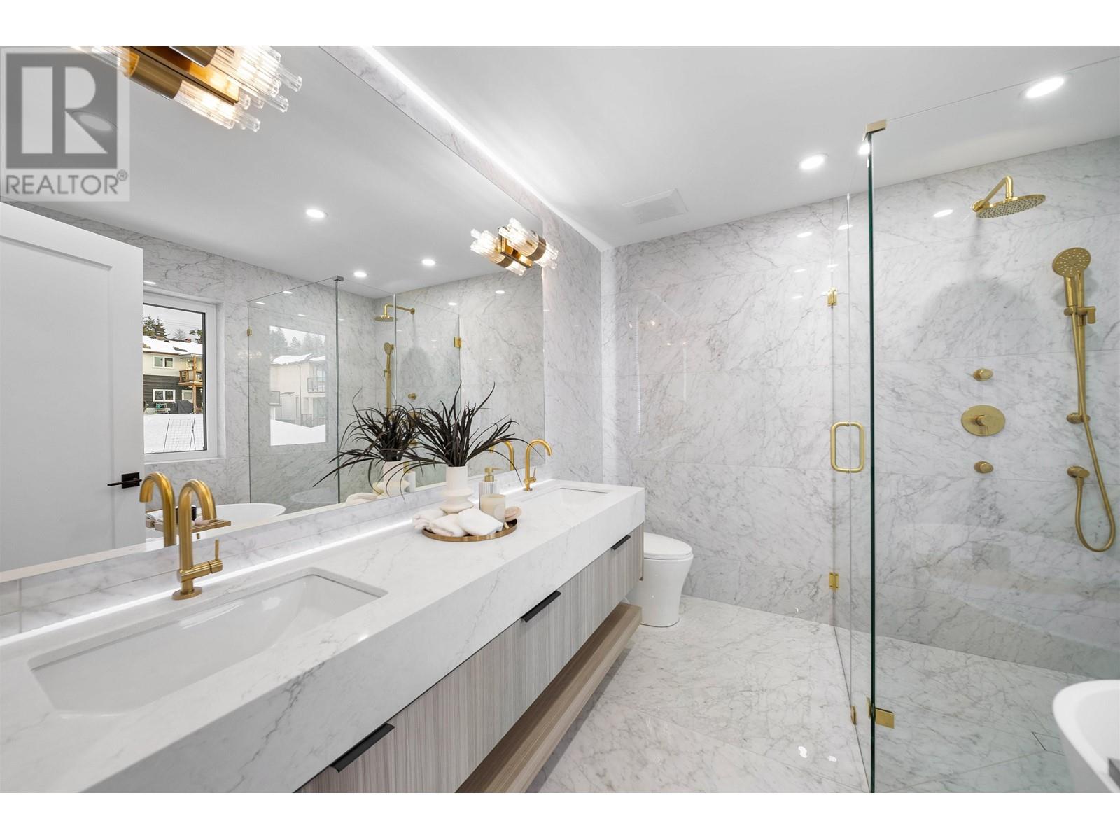 Listing Picture 22 of 35 : 4967 GEORGIA STREET, Burnaby / 本拿比 - 魯藝地產 Yvonne Lu Group - MLS Medallion Club Member