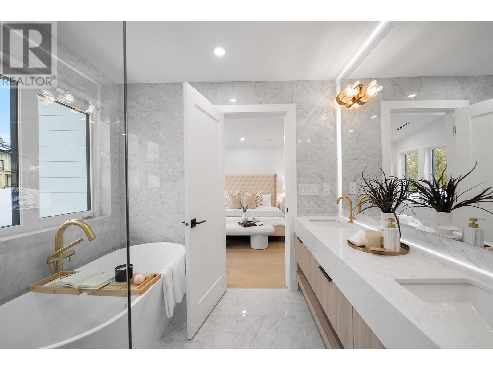 Listing Picture 23 of 35 : 4967 GEORGIA STREET, Burnaby / 本拿比 - 魯藝地產 Yvonne Lu Group - MLS Medallion Club Member