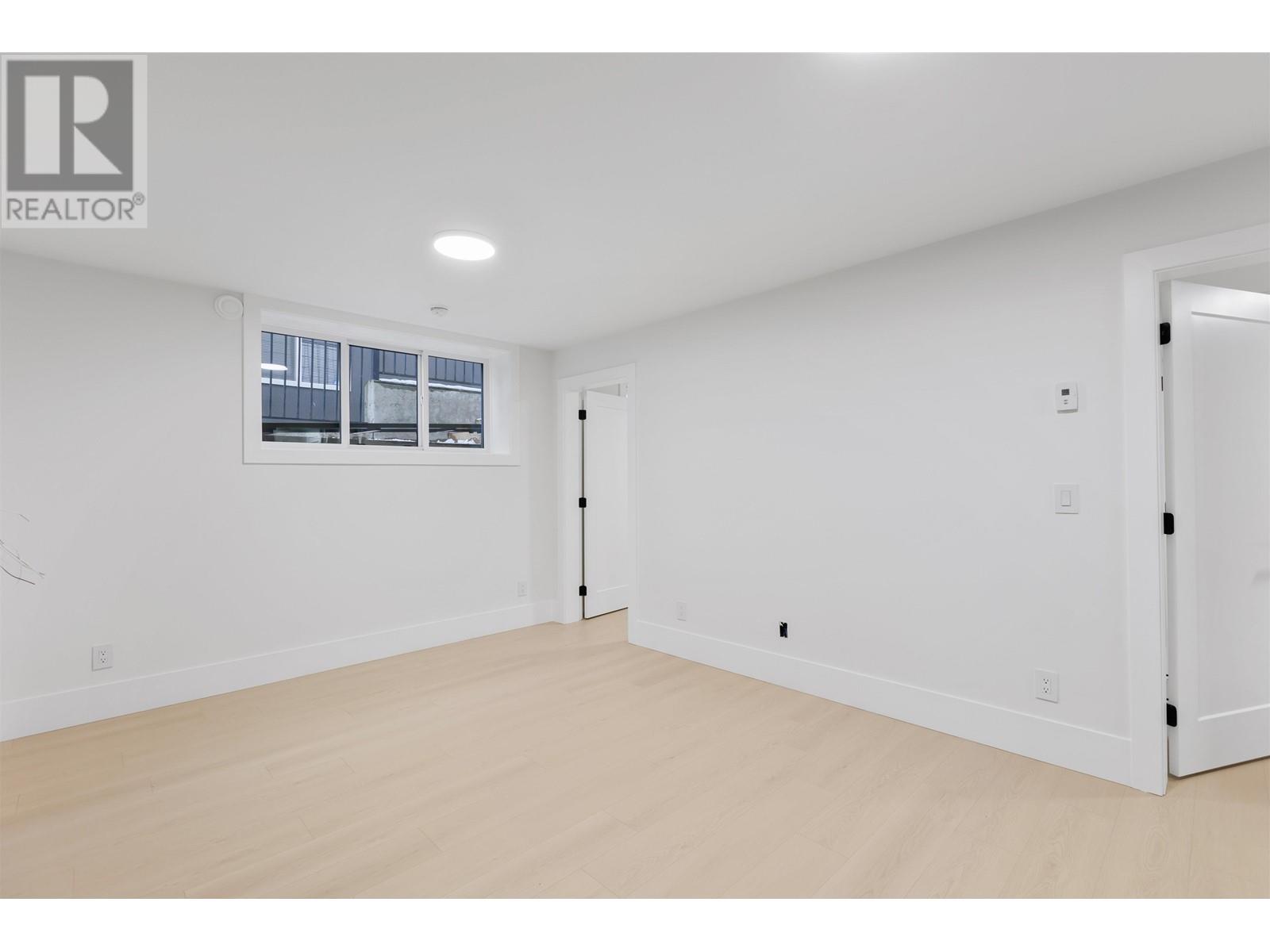 Listing Picture 30 of 35 : 4967 GEORGIA STREET, Burnaby / 本拿比 - 魯藝地產 Yvonne Lu Group - MLS Medallion Club Member