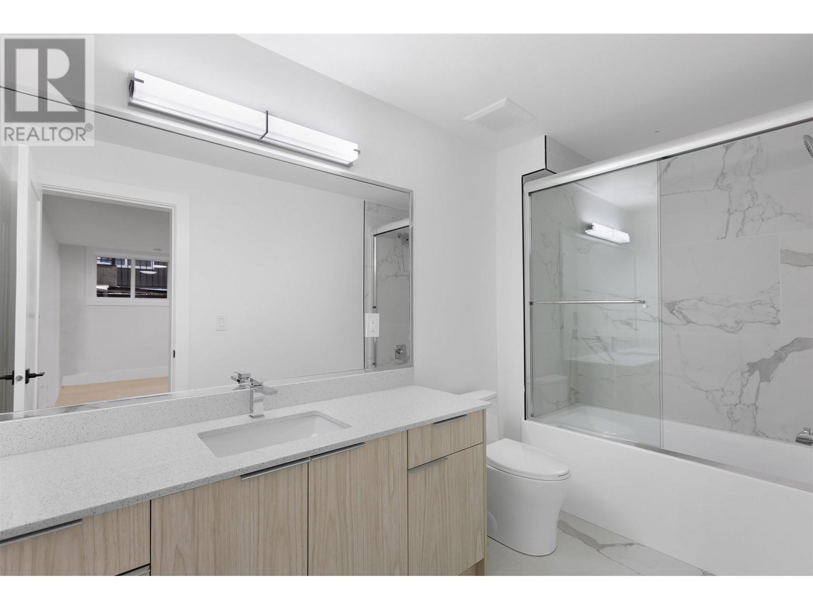 Listing Picture 31 of 35 : 4967 GEORGIA STREET, Burnaby / 本拿比 - 魯藝地產 Yvonne Lu Group - MLS Medallion Club Member