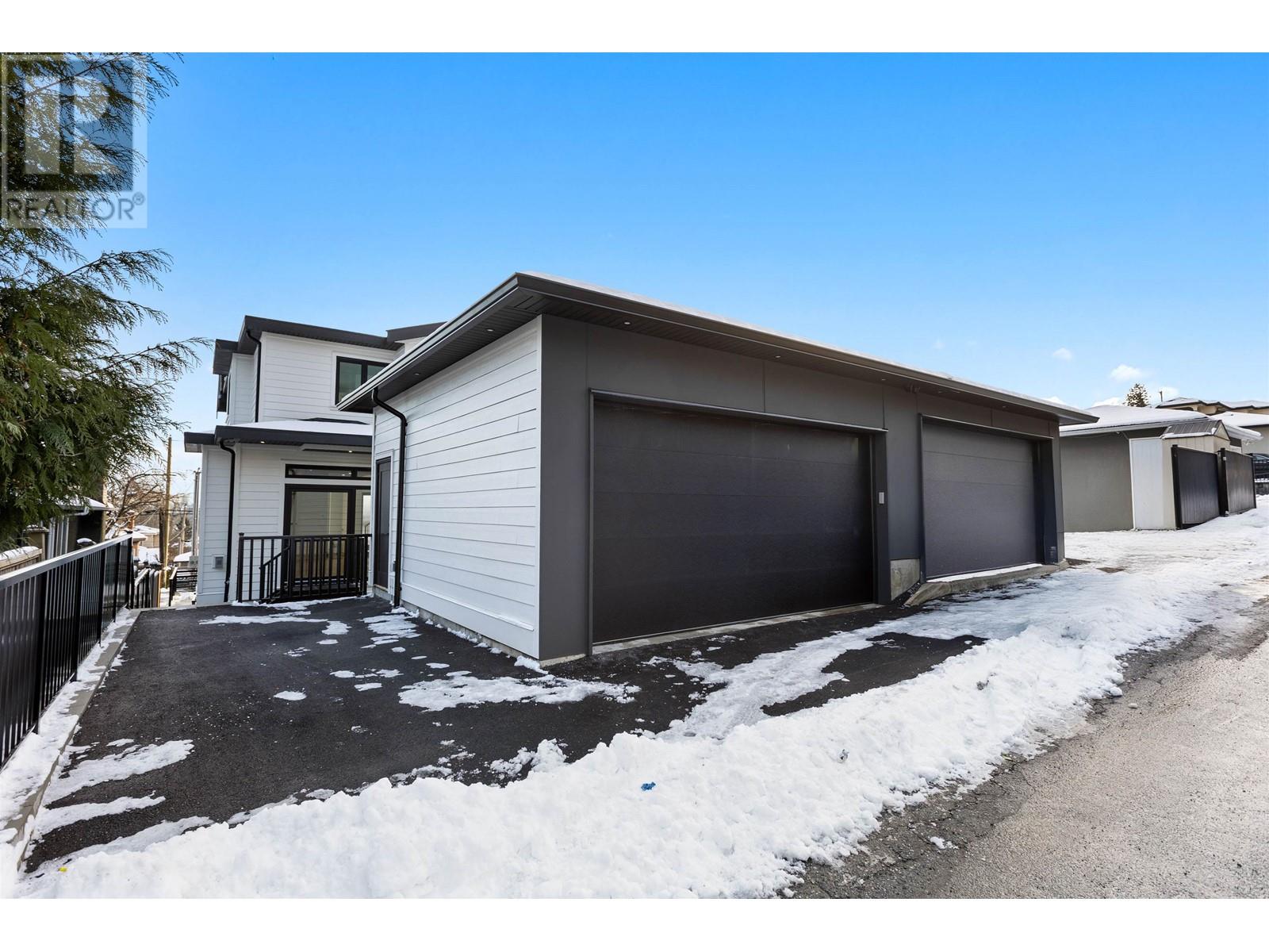 Listing Picture 33 of 35 : 4967 GEORGIA STREET, Burnaby / 本拿比 - 魯藝地產 Yvonne Lu Group - MLS Medallion Club Member