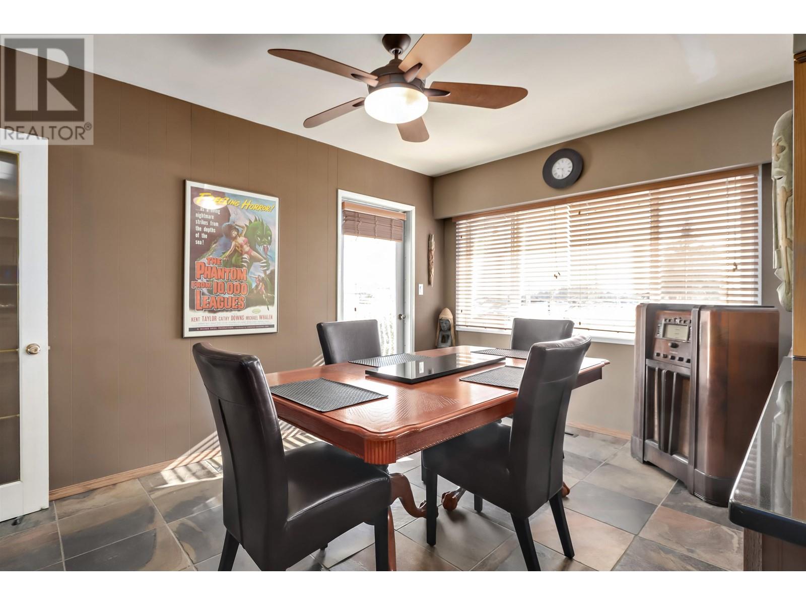 Listing Picture 10 of 28 : 8018 13TH AVENUE, Burnaby / 本拿比 - 魯藝地產 Yvonne Lu Group - MLS Medallion Club Member