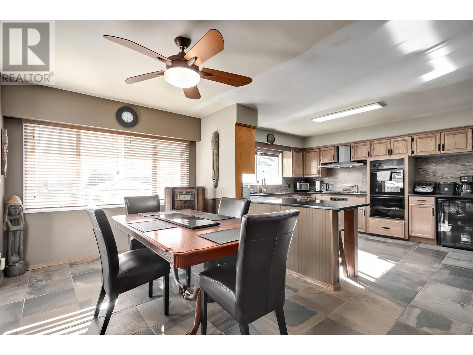 Listing Picture 6 of 28 : 8018 13TH AVENUE, Burnaby / 本拿比 - 魯藝地產 Yvonne Lu Group - MLS Medallion Club Member