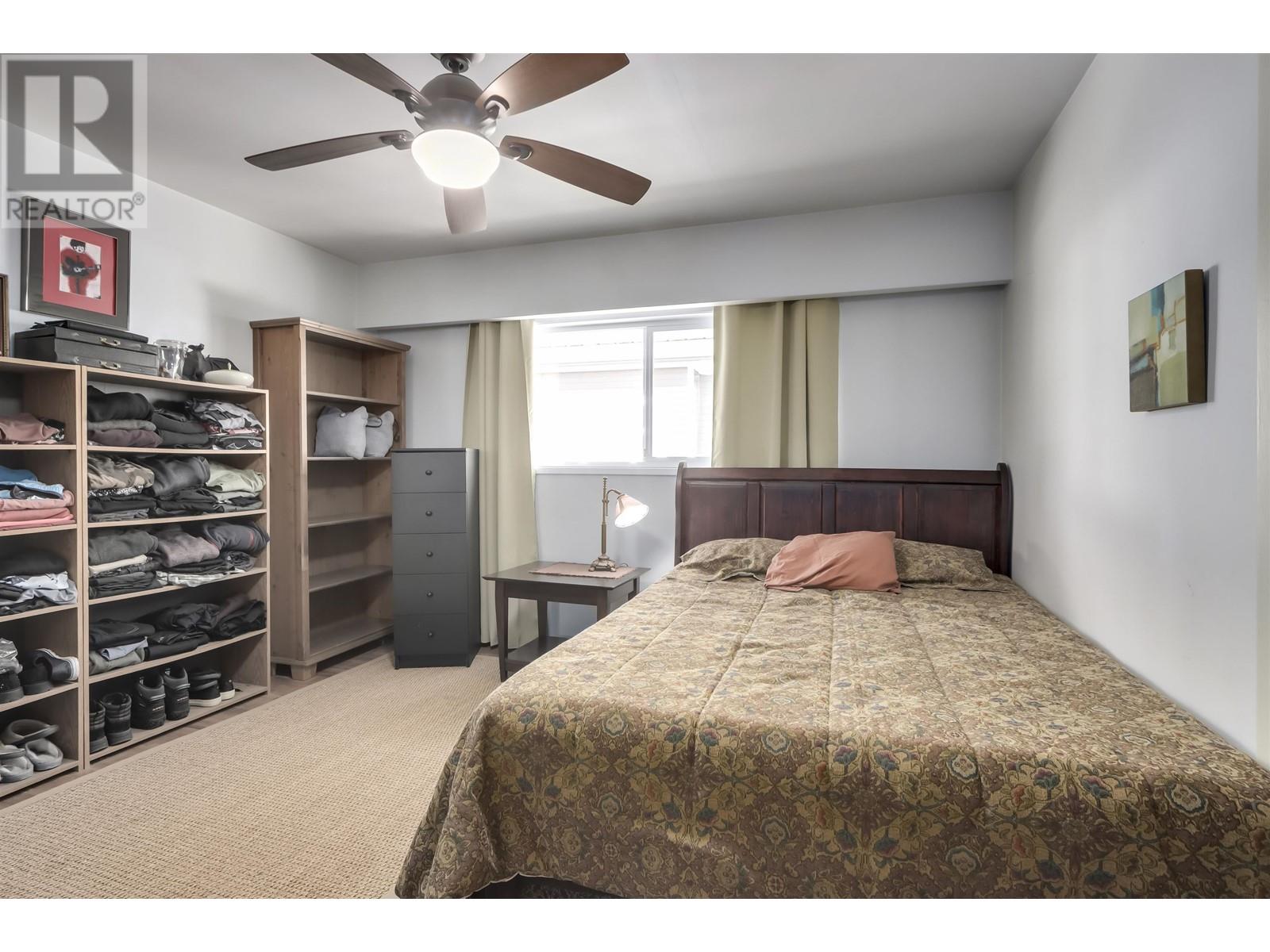 Listing Picture 17 of 28 : 8018 13TH AVENUE, Burnaby / 本拿比 - 魯藝地產 Yvonne Lu Group - MLS Medallion Club Member