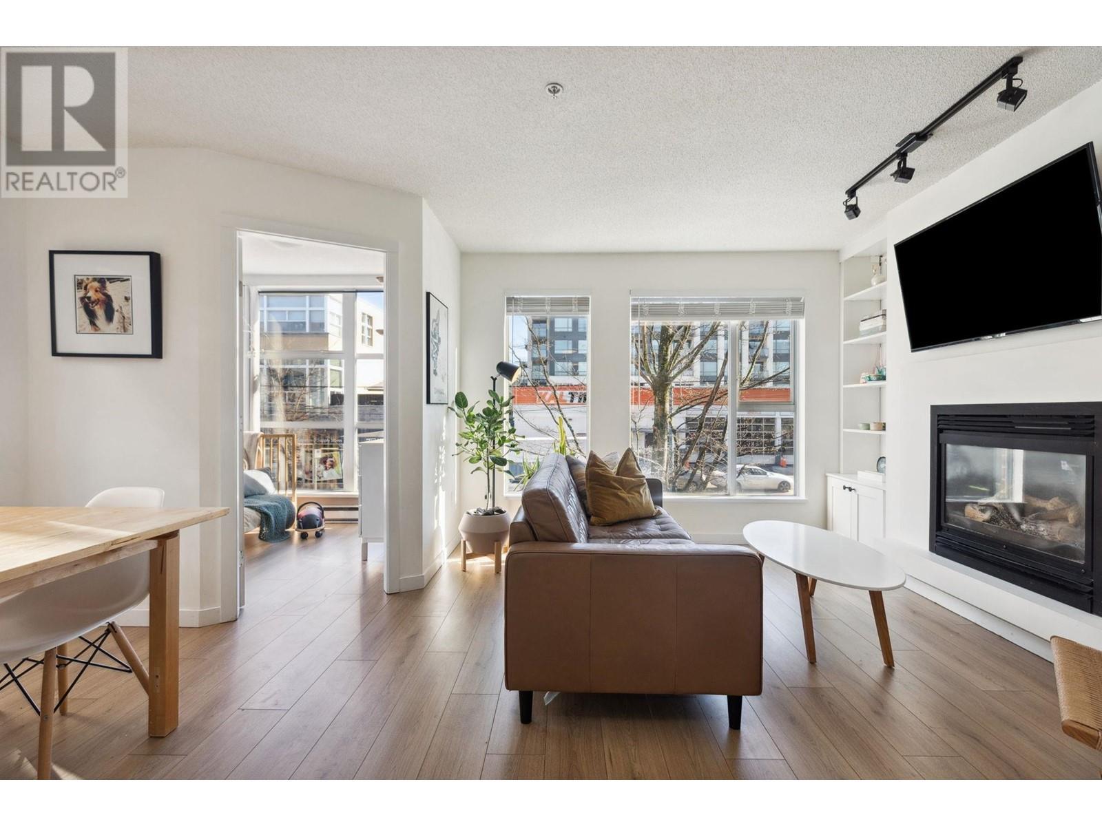 Listing Picture 2 of 24 : 212 2768 CRANBERRY DRIVE, Vancouver / 溫哥華 - 魯藝地產 Yvonne Lu Group - MLS Medallion Club Member