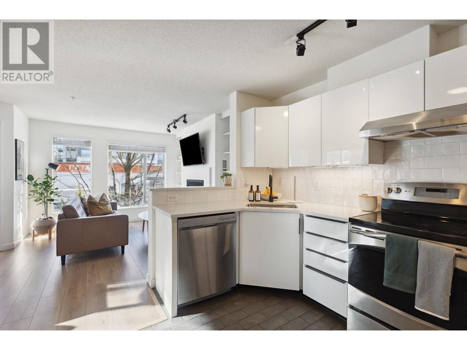 Listing Picture 13 of 24 : 212 2768 CRANBERRY DRIVE, Vancouver / 溫哥華 - 魯藝地產 Yvonne Lu Group - MLS Medallion Club Member