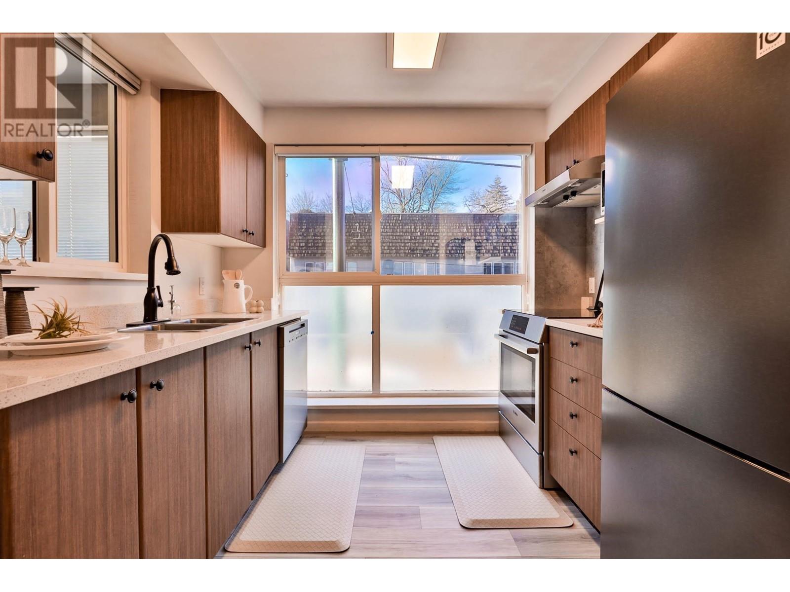 Listing Picture 4 of 15 : 206 988 W 21ST AVENUE, Vancouver / 溫哥華 - 魯藝地產 Yvonne Lu Group - MLS Medallion Club Member