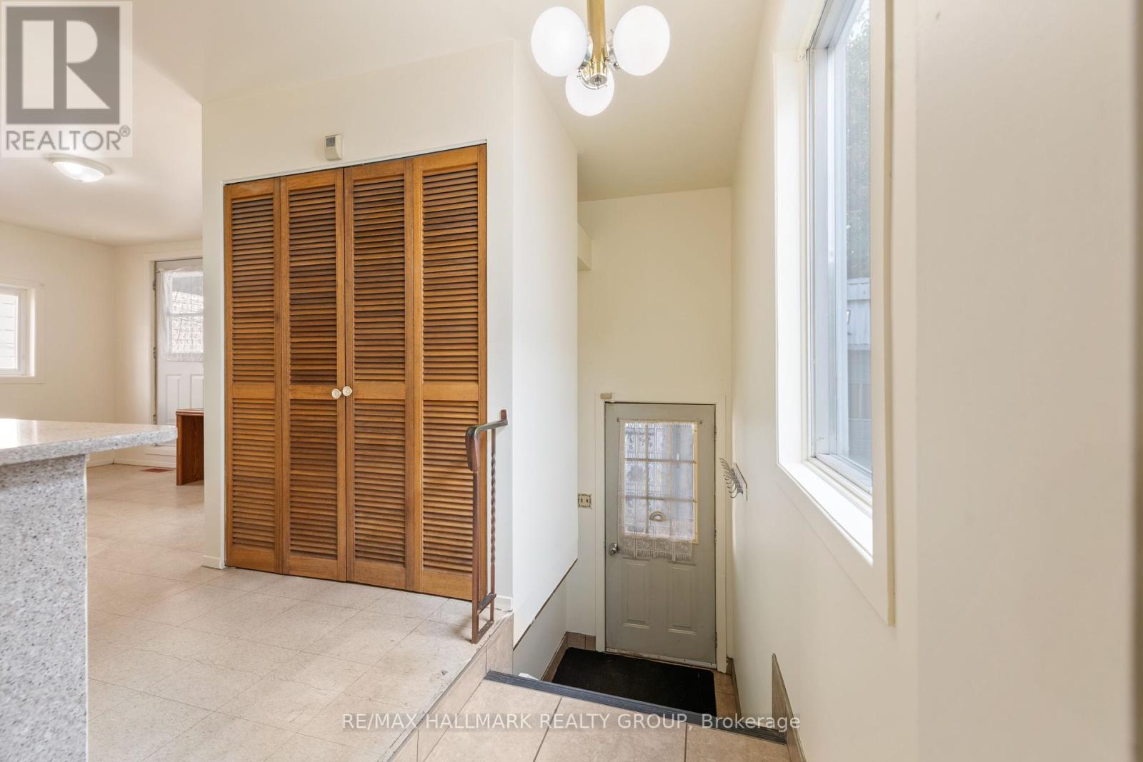 Property at 115 STE-CECILE STREET image 4