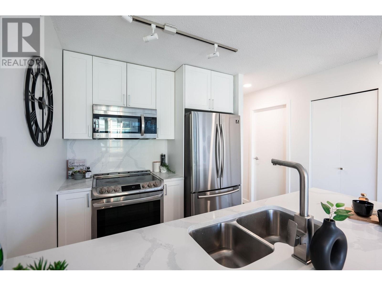 Listing Picture 11 of 40 : 1706 1331 ALBERNI STREET, Vancouver / 溫哥華 - 魯藝地產 Yvonne Lu Group - MLS Medallion Club Member