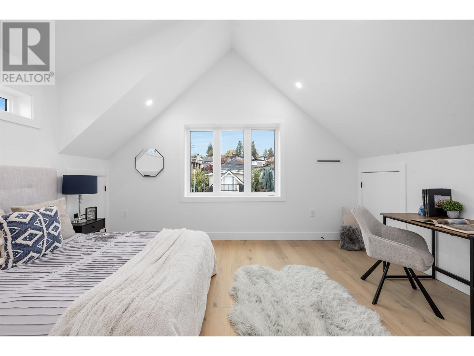 Listing Picture 18 of 26 : 2 1328 E 35TH AVENUE, Vancouver / 溫哥華 - 魯藝地產 Yvonne Lu Group - MLS Medallion Club Member