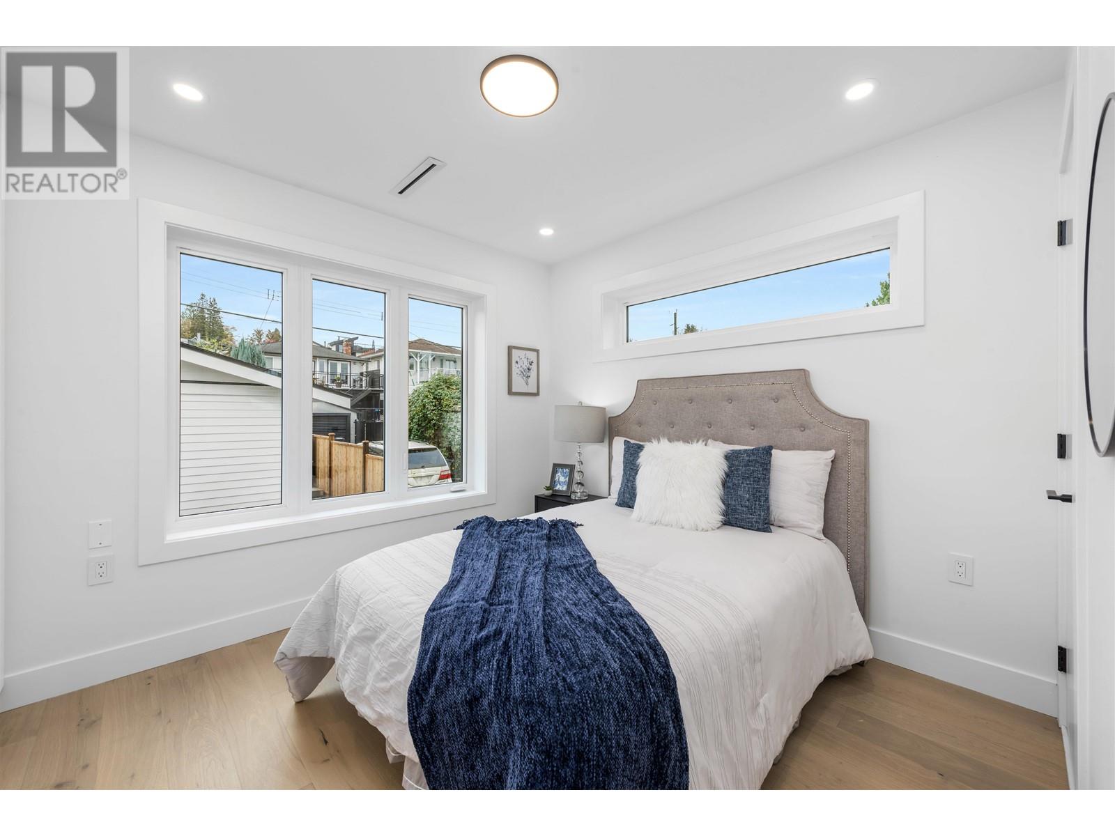 Listing Picture 12 of 26 : 2 1328 E 35TH AVENUE, Vancouver / 溫哥華 - 魯藝地產 Yvonne Lu Group - MLS Medallion Club Member