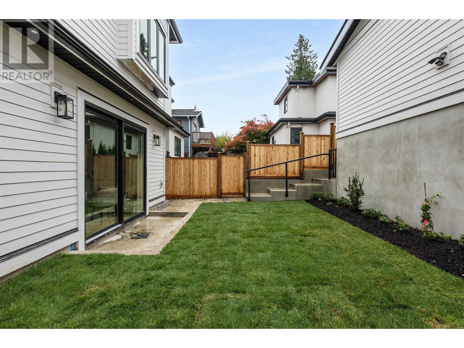 Listing Picture 24 of 26 : 2 1328 E 35TH AVENUE, Vancouver / 溫哥華 - 魯藝地產 Yvonne Lu Group - MLS Medallion Club Member