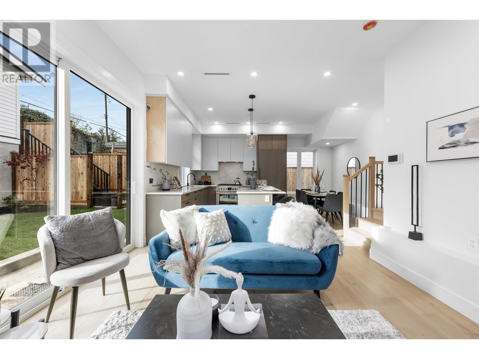 Listing Picture 2 of 26 : 2 1328 E 35TH AVENUE, Vancouver / 溫哥華 - 魯藝地產 Yvonne Lu Group - MLS Medallion Club Member