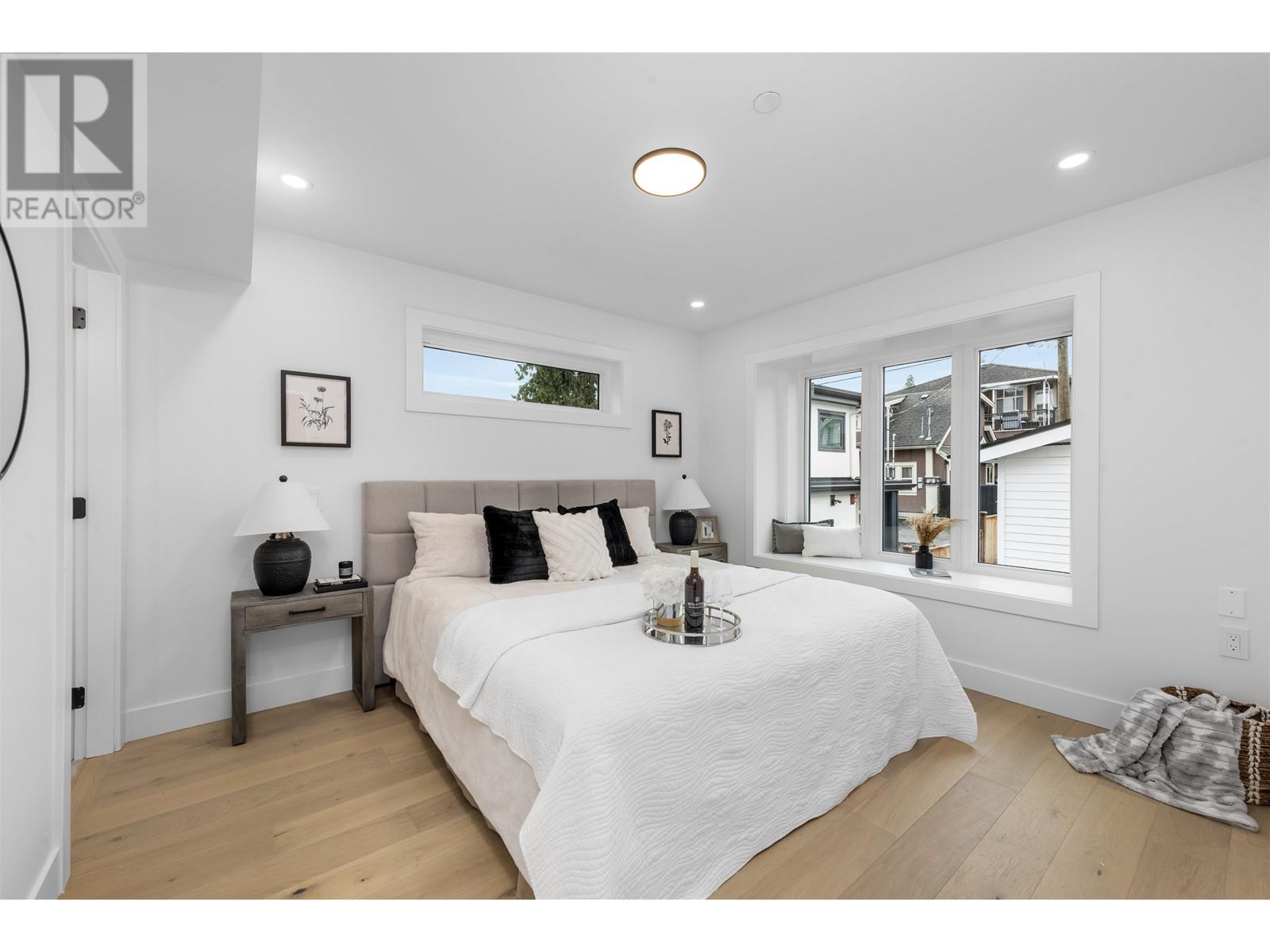 Listing Picture 14 of 26 : 2 1328 E 35TH AVENUE, Vancouver / 溫哥華 - 魯藝地產 Yvonne Lu Group - MLS Medallion Club Member