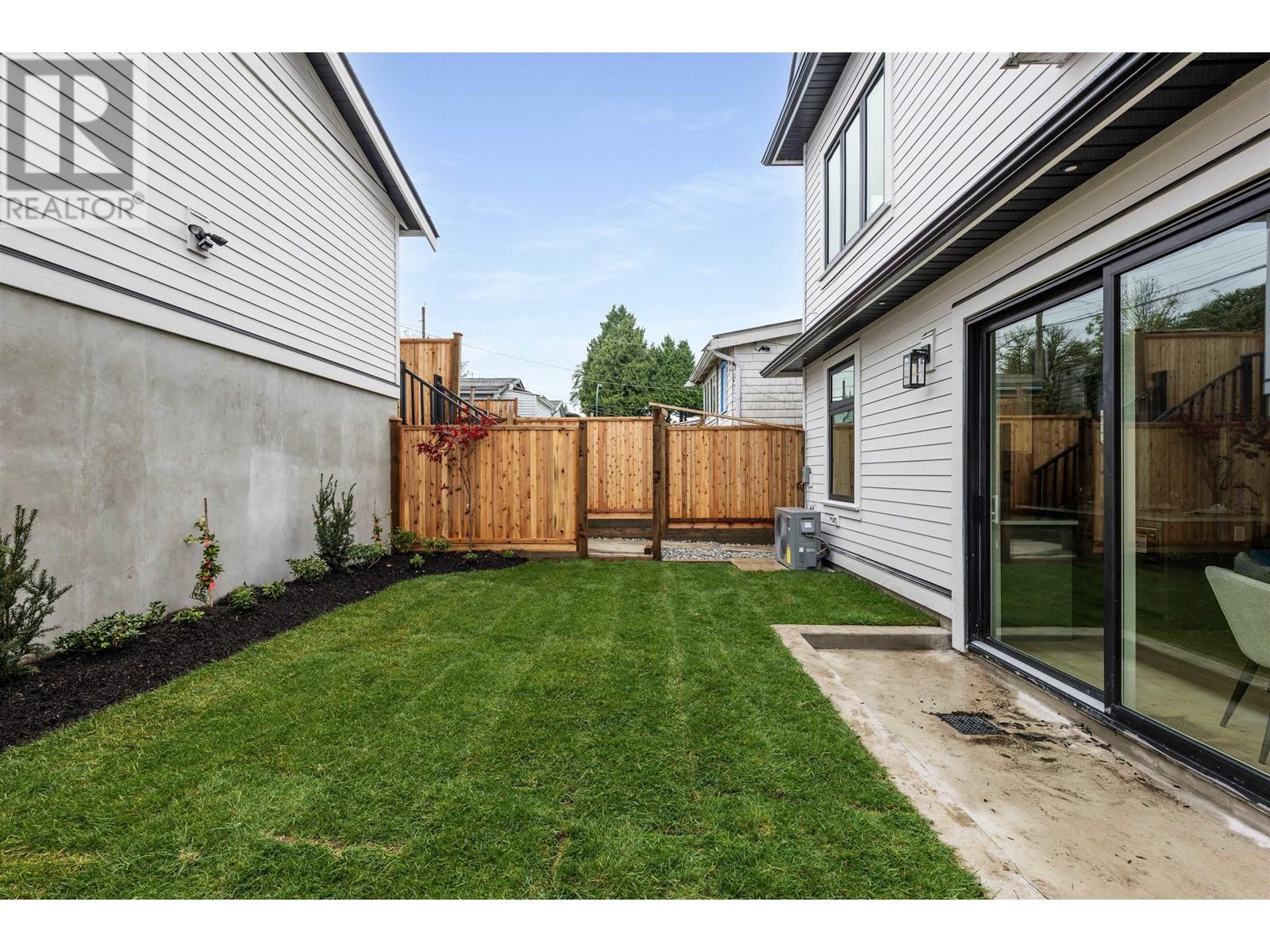 Listing Picture 23 of 26 : 2 1328 E 35TH AVENUE, Vancouver / 溫哥華 - 魯藝地產 Yvonne Lu Group - MLS Medallion Club Member