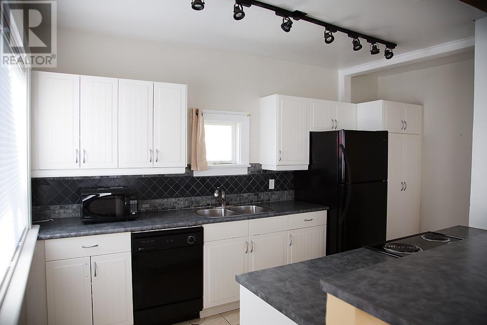 Listing Picture 13 of 13 : 1651 E 34TH AVENUE, Vancouver / 溫哥華 - 魯藝地產 Yvonne Lu Group - MLS Medallion Club Member