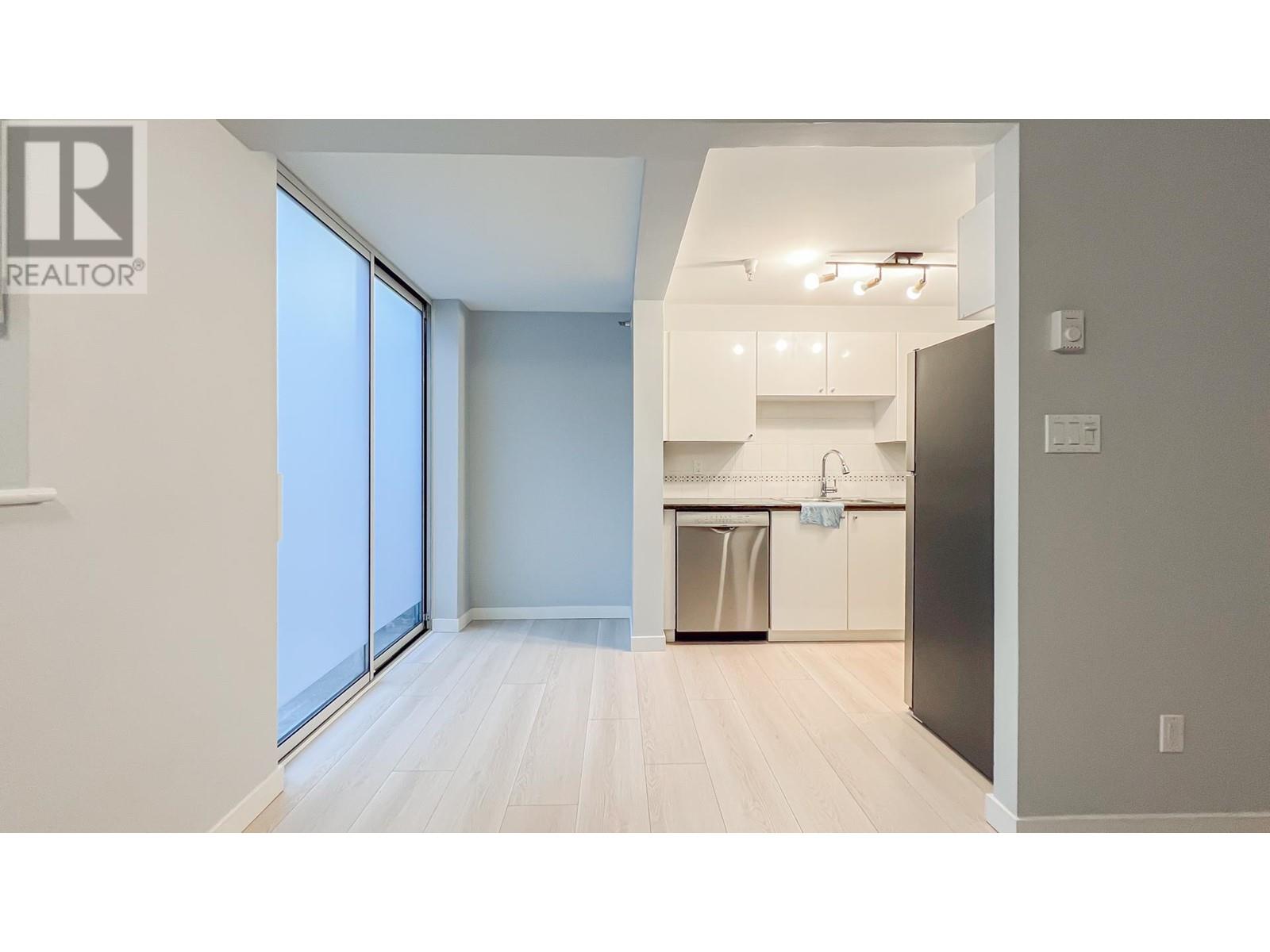 211 1166 Melville Street, Vancouver, British Columbia  V6E 4P5 - Photo 2 - R2966397