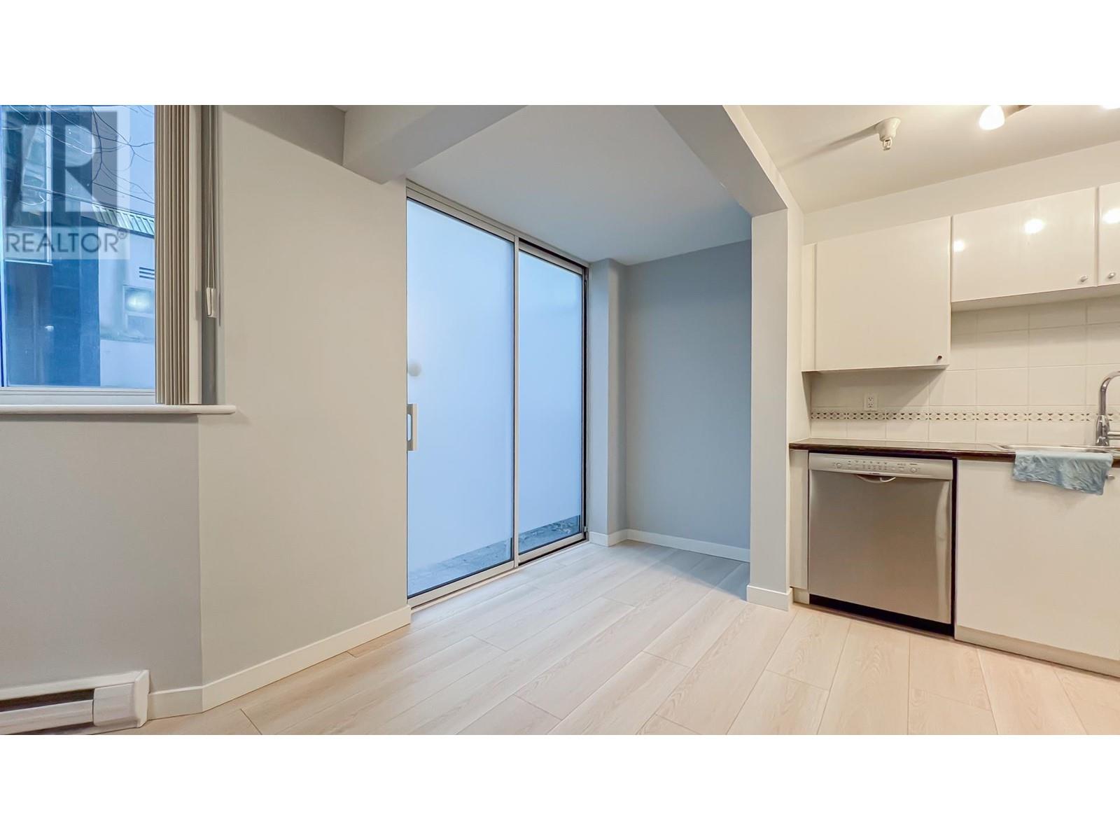 211 1166 Melville Street, Vancouver, British Columbia  V6E 4P5 - Photo 3 - R2966397