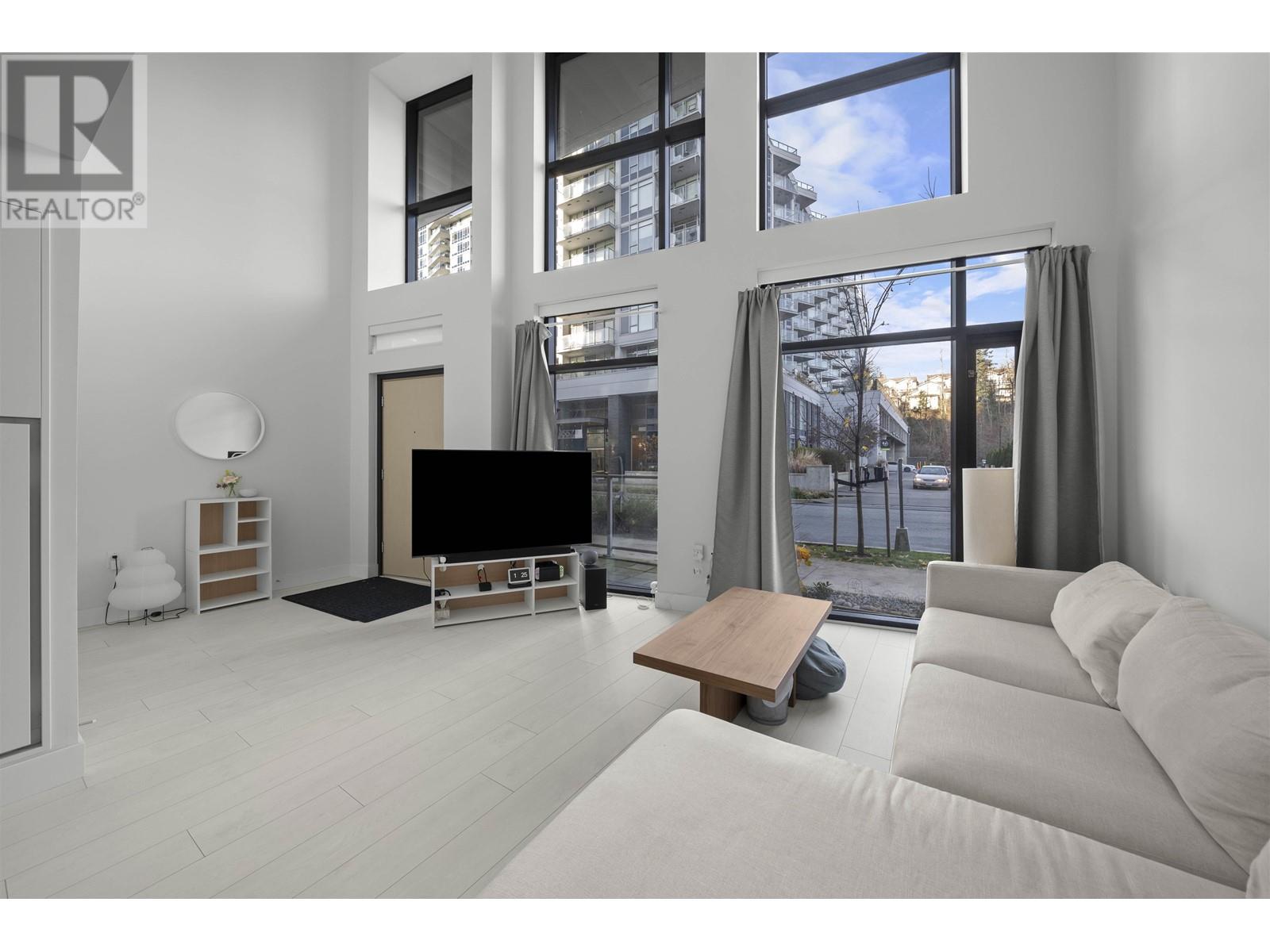 Listing Picture 2 of 33 : 3542 SAWMILL CRESCENT, Vancouver / 溫哥華 - 魯藝地產 Yvonne Lu Group - MLS Medallion Club Member