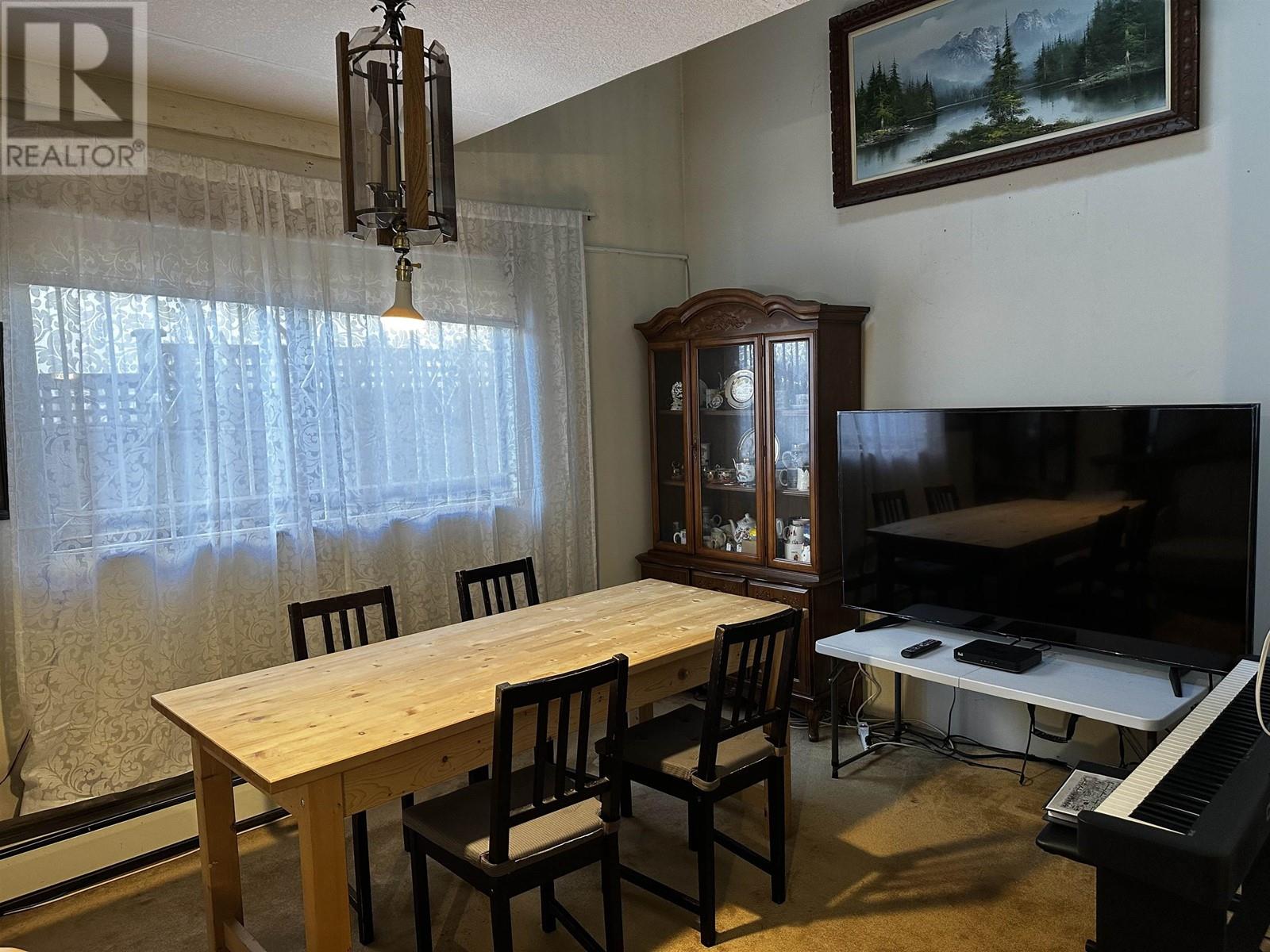 Listing Picture 4 of 7 : 2534 E 21ST AVENUE, Vancouver / 溫哥華 - 魯藝地產 Yvonne Lu Group - MLS Medallion Club Member