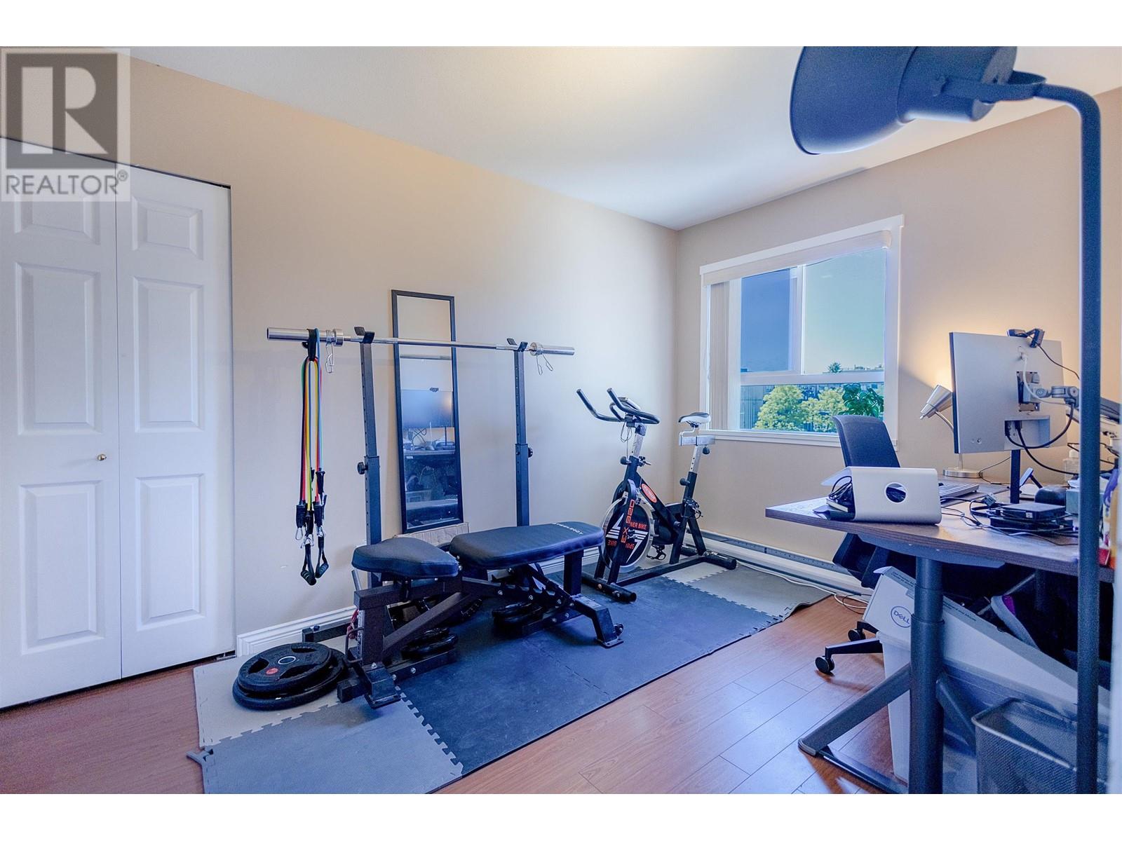 Listing Picture 8 of 14 : PH8 2405 KAMLOOPS STREET, Vancouver / 溫哥華 - 魯藝地產 Yvonne Lu Group - MLS Medallion Club Member