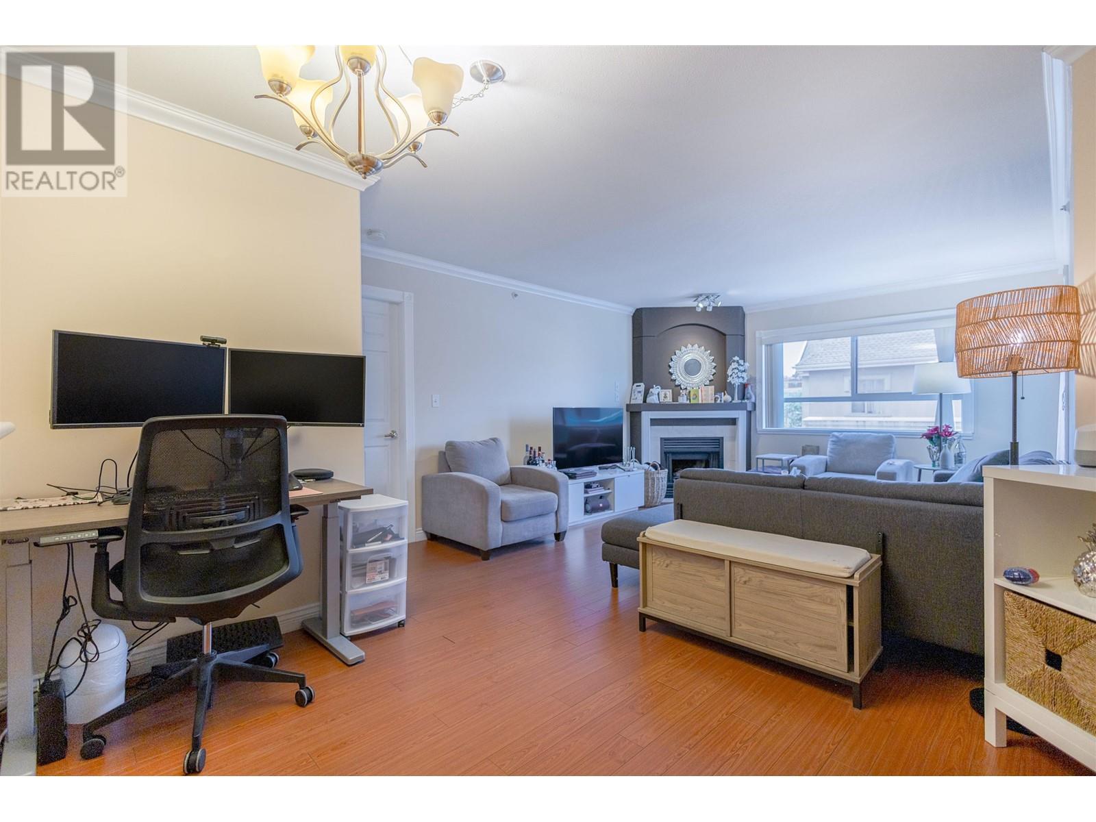 Listing Picture 2 of 14 : PH8 2405 KAMLOOPS STREET, Vancouver / 溫哥華 - 魯藝地產 Yvonne Lu Group - MLS Medallion Club Member