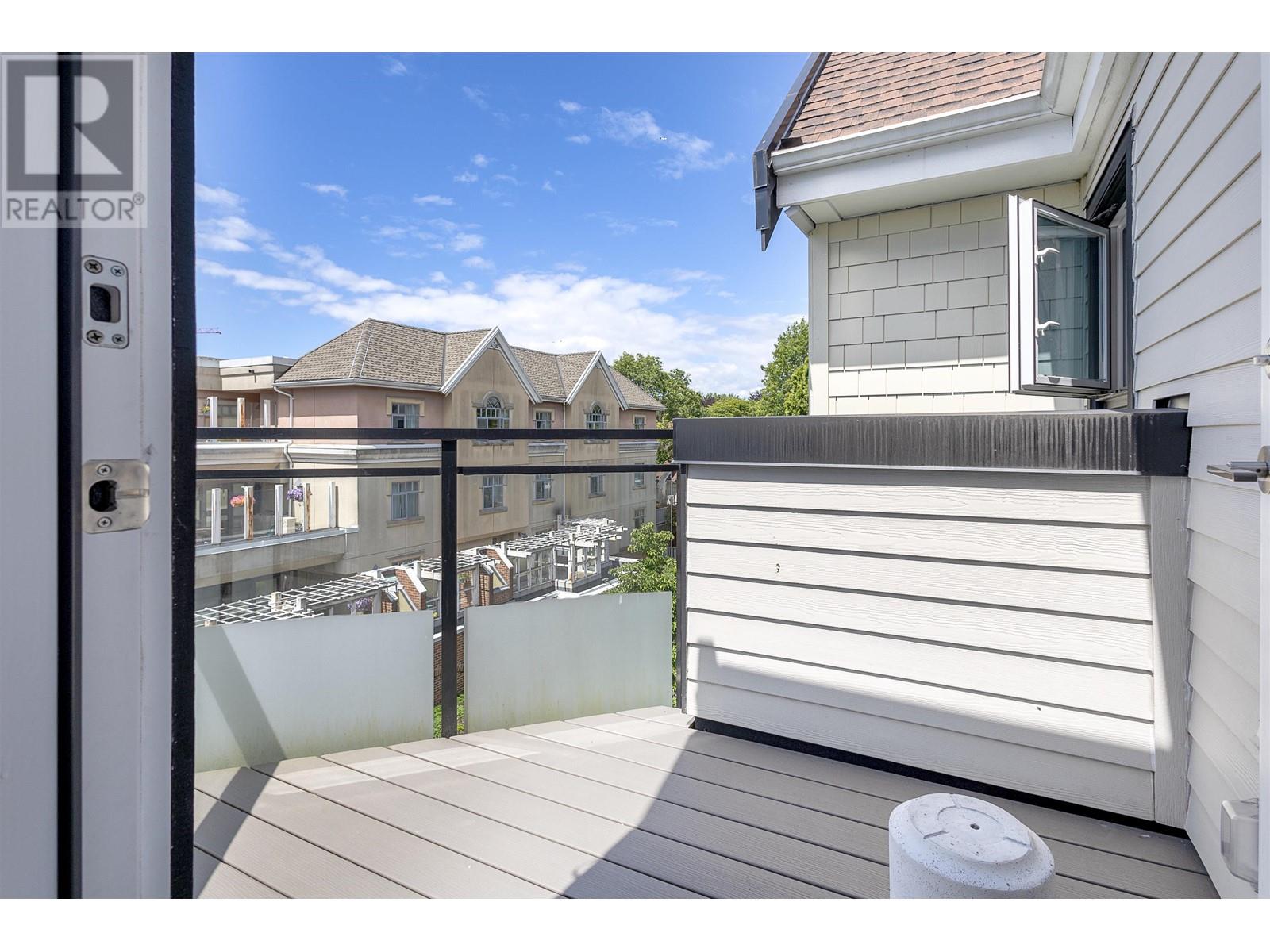 Listing Picture 9 of 14 : PH8 2405 KAMLOOPS STREET, Vancouver / 溫哥華 - 魯藝地產 Yvonne Lu Group - MLS Medallion Club Member