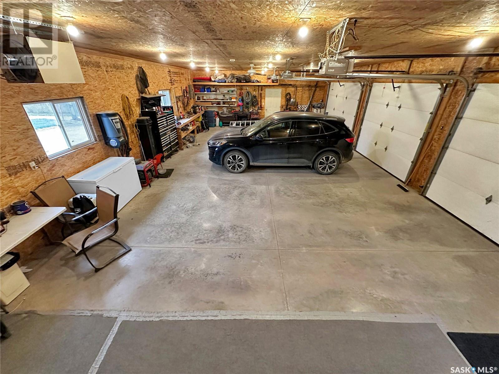 314 Railway Avenue, Carnduff, Saskatchewan  S0C 0S0 - Photo 2 - SK995845