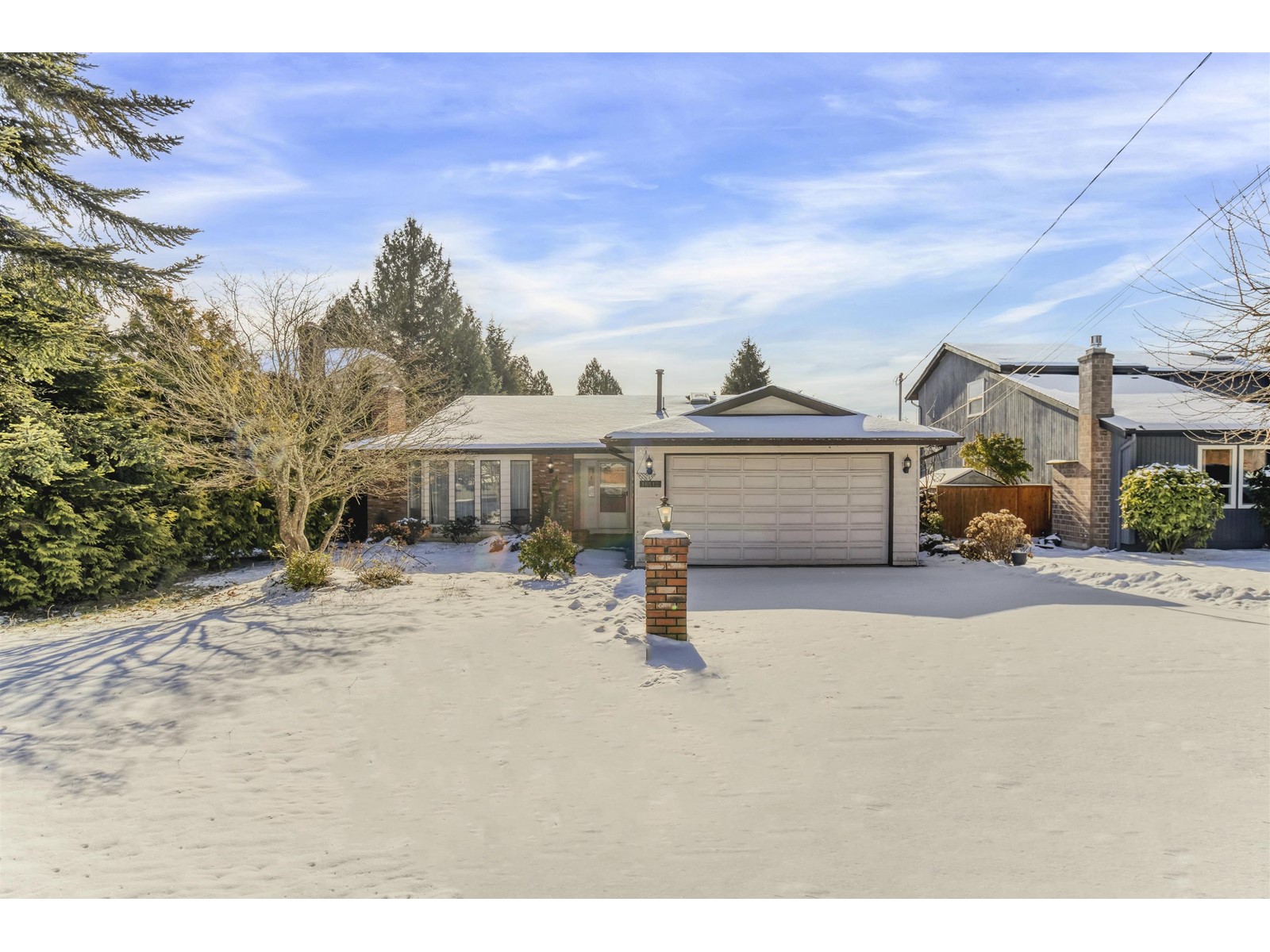 Property at 16112 10 AVENUE image 3