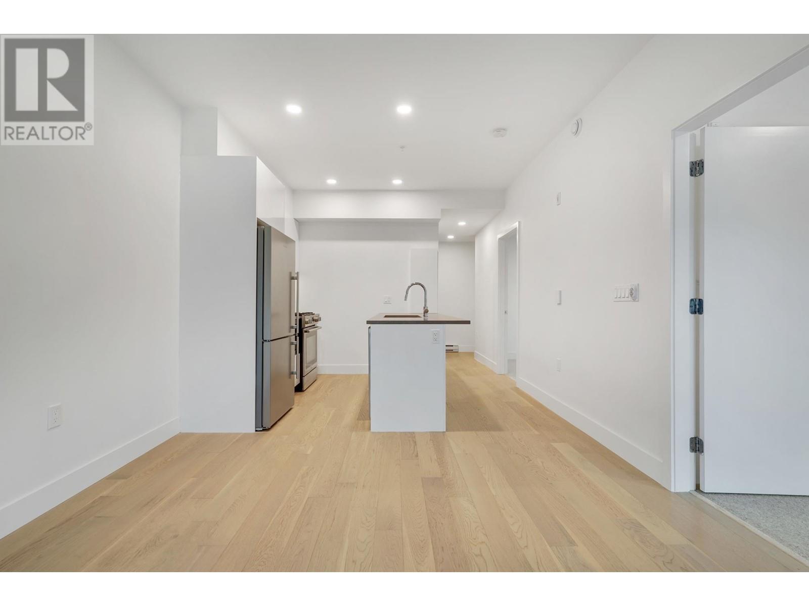 Listing Picture 12 of 35 : 203 2666 DUKE STREET, Vancouver / 溫哥華 - 魯藝地產 Yvonne Lu Group - MLS Medallion Club Member