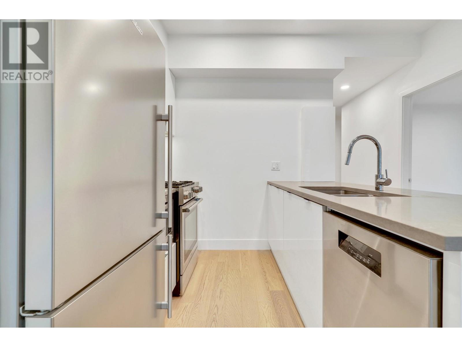 Listing Picture 13 of 35 : 203 2666 DUKE STREET, Vancouver / 溫哥華 - 魯藝地產 Yvonne Lu Group - MLS Medallion Club Member