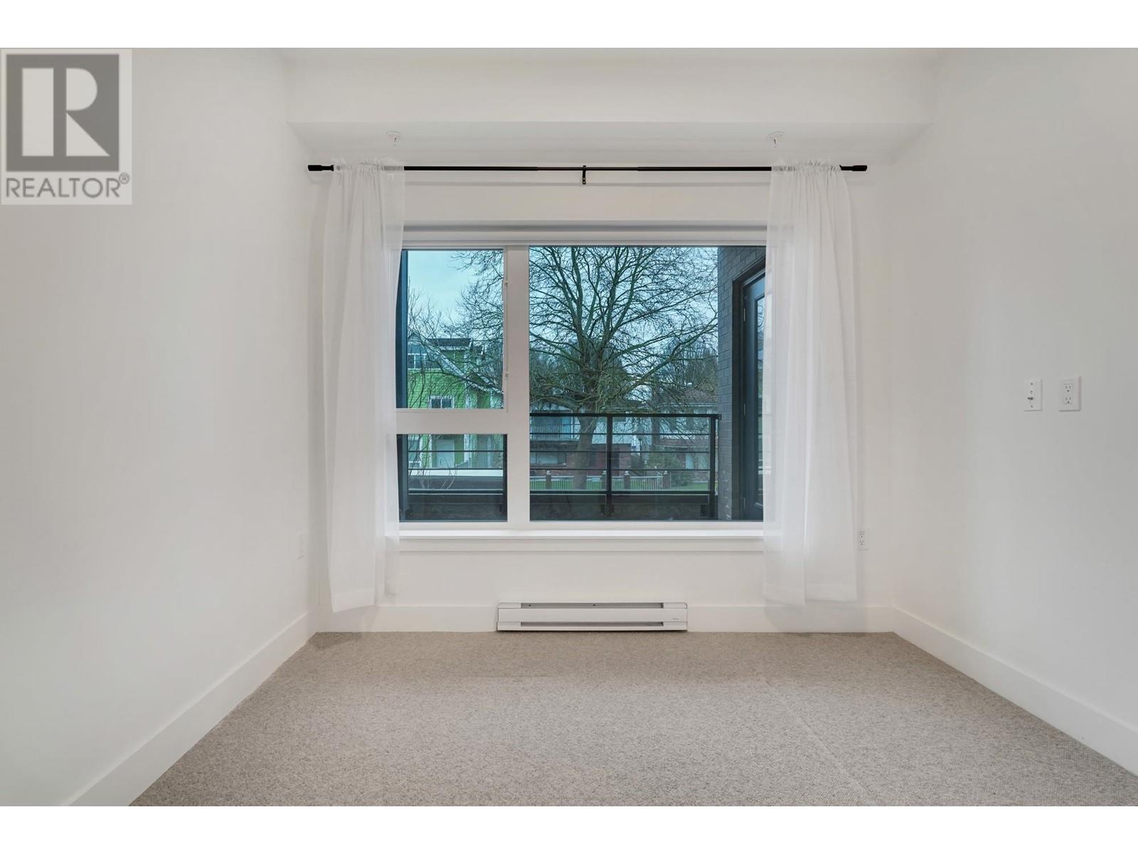 Listing Picture 22 of 35 : 203 2666 DUKE STREET, Vancouver / 溫哥華 - 魯藝地產 Yvonne Lu Group - MLS Medallion Club Member