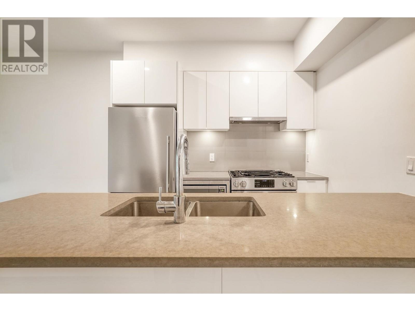 Listing Picture 15 of 35 : 203 2666 DUKE STREET, Vancouver / 溫哥華 - 魯藝地產 Yvonne Lu Group - MLS Medallion Club Member