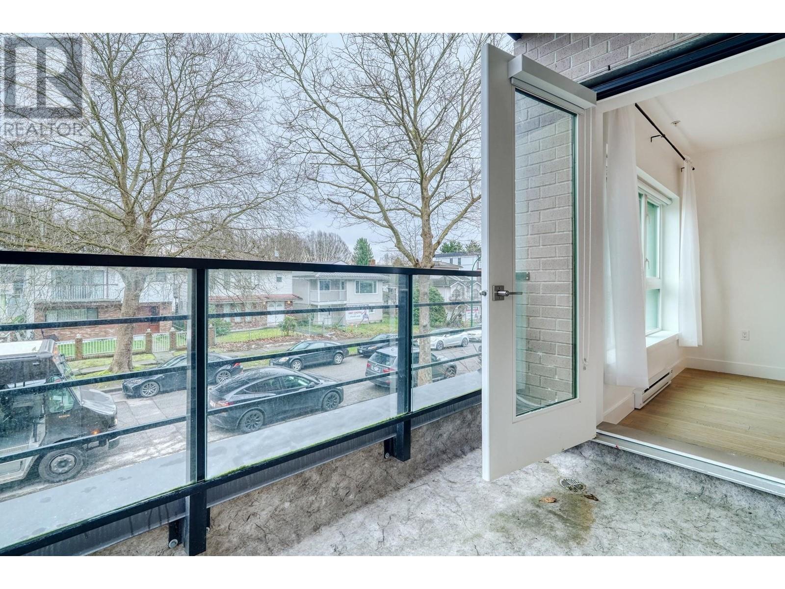 Listing Picture 27 of 35 : 203 2666 DUKE STREET, Vancouver / 溫哥華 - 魯藝地產 Yvonne Lu Group - MLS Medallion Club Member